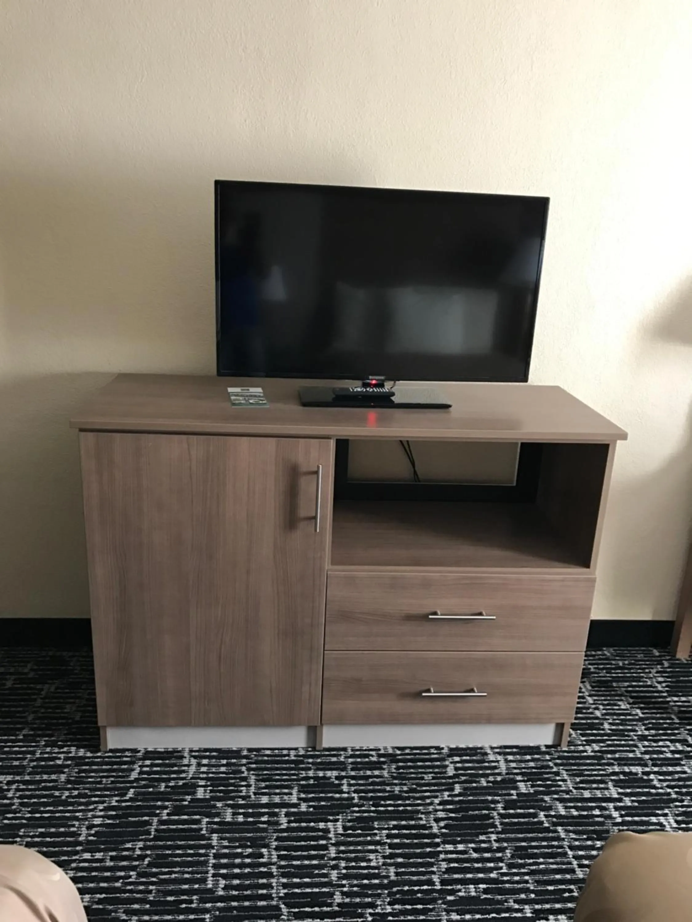 TV and multimedia in Quality Inn Near Pimlico Racetrack