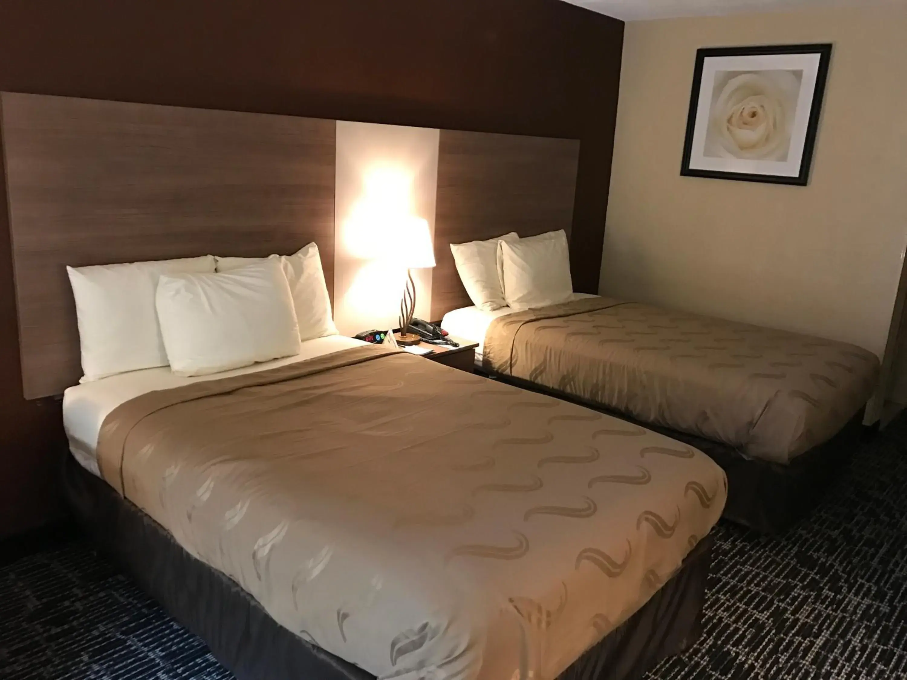 Bed in Quality inn near Pimlico Racetrack