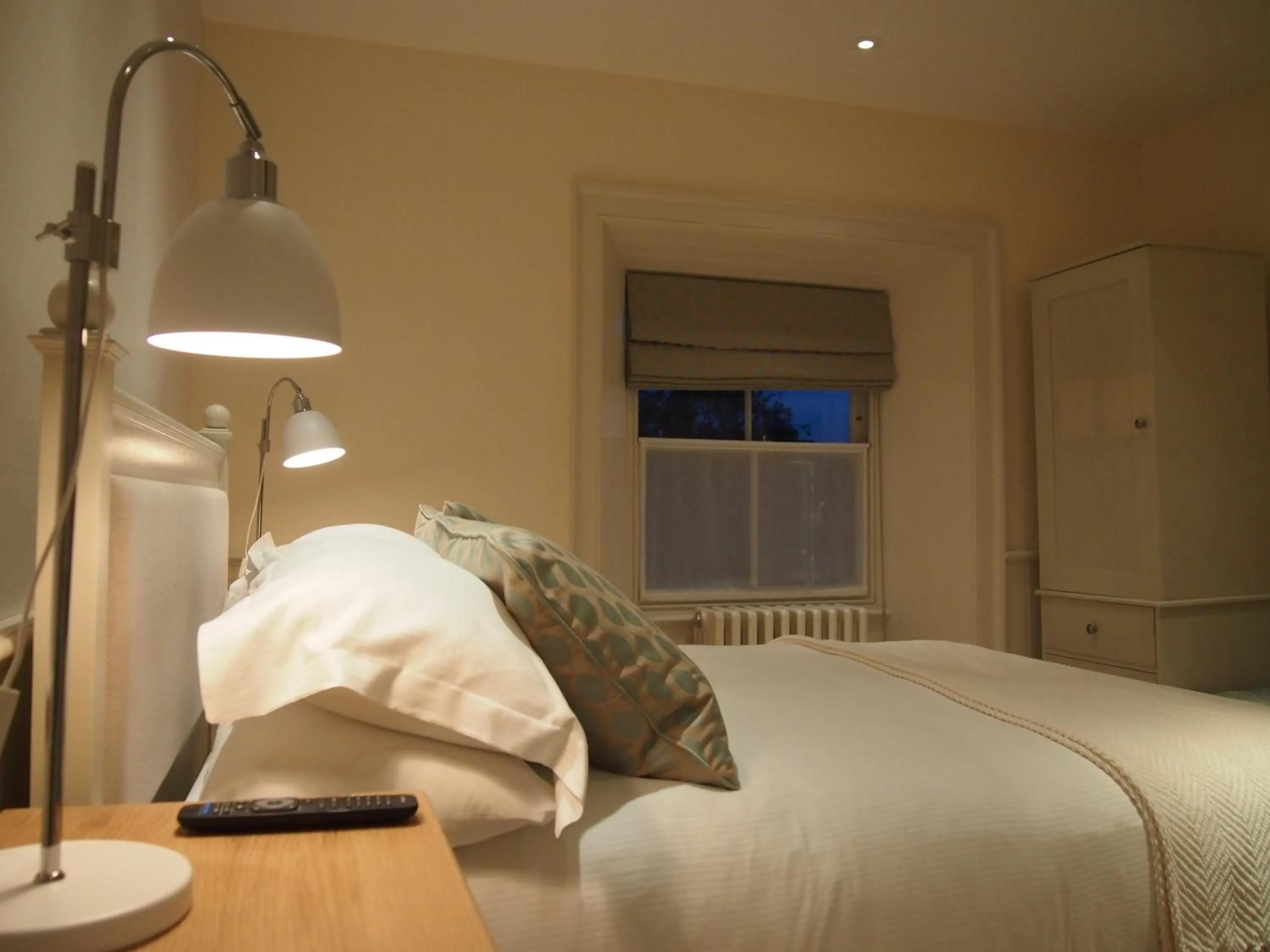 Photo of the whole room, Bed in Houndgate Townhouse