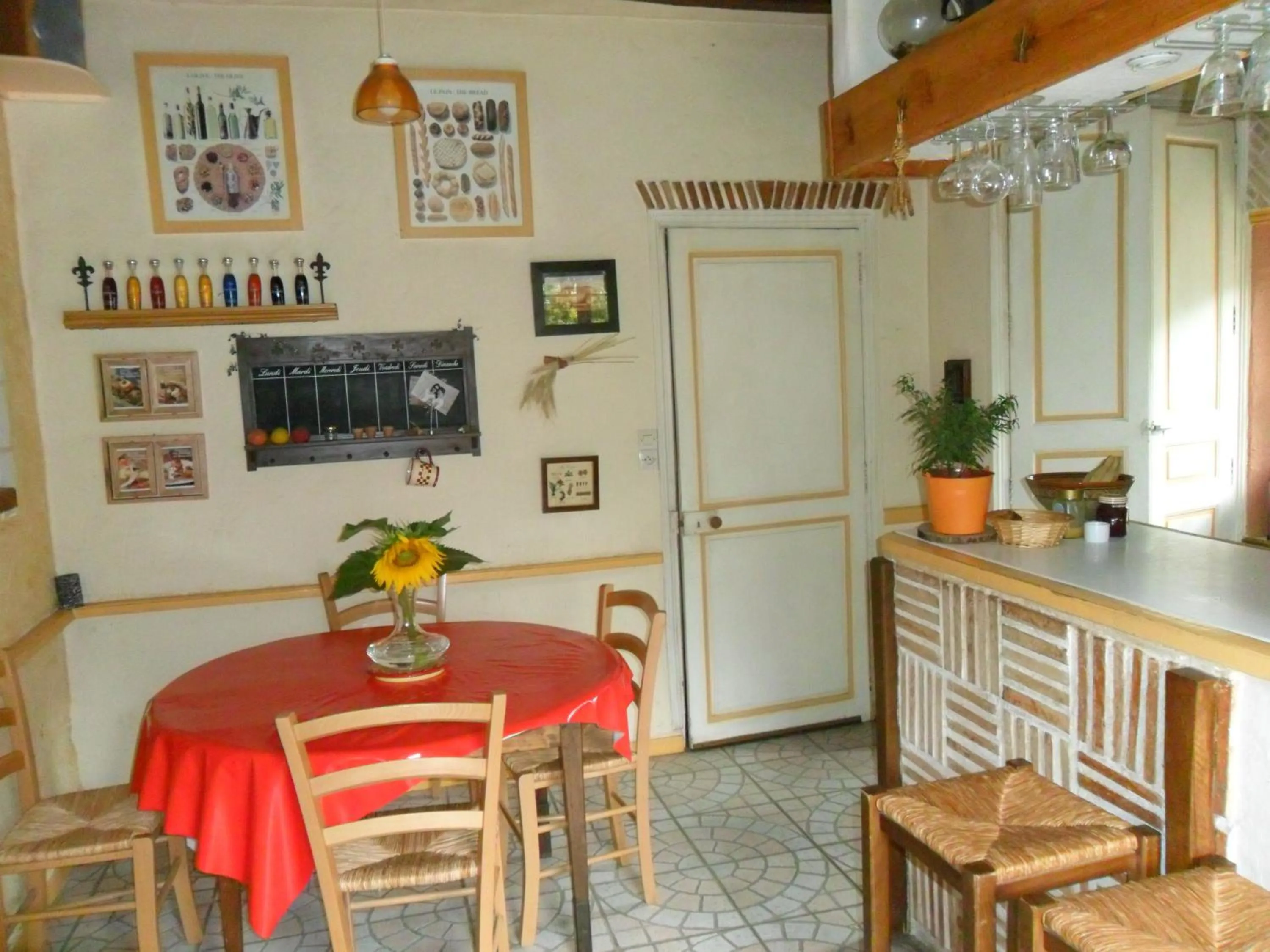 Dining area in Chambres d'Hôtes La Turone