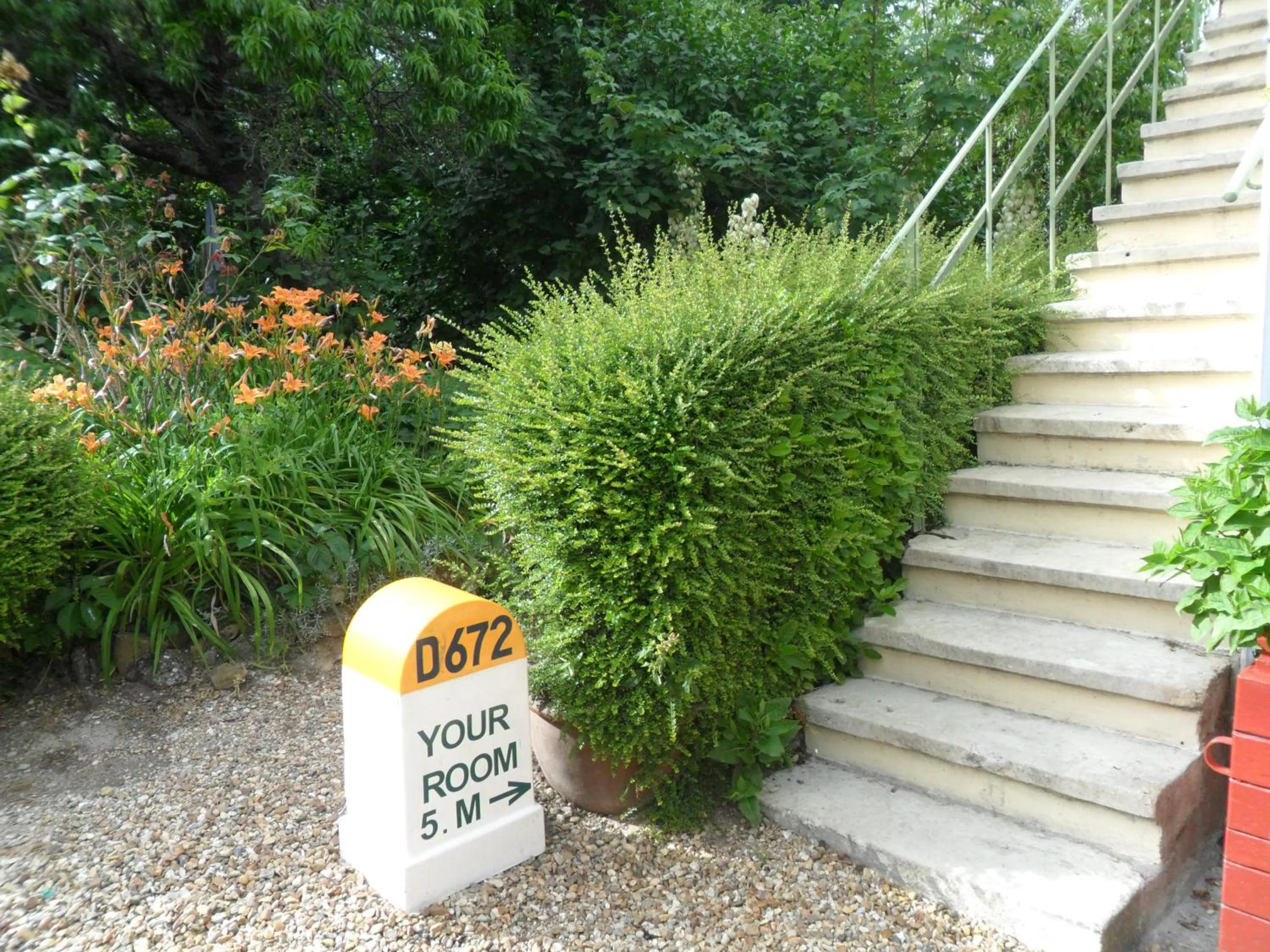 Garden view in Chambres d'Hôtes La Turone
