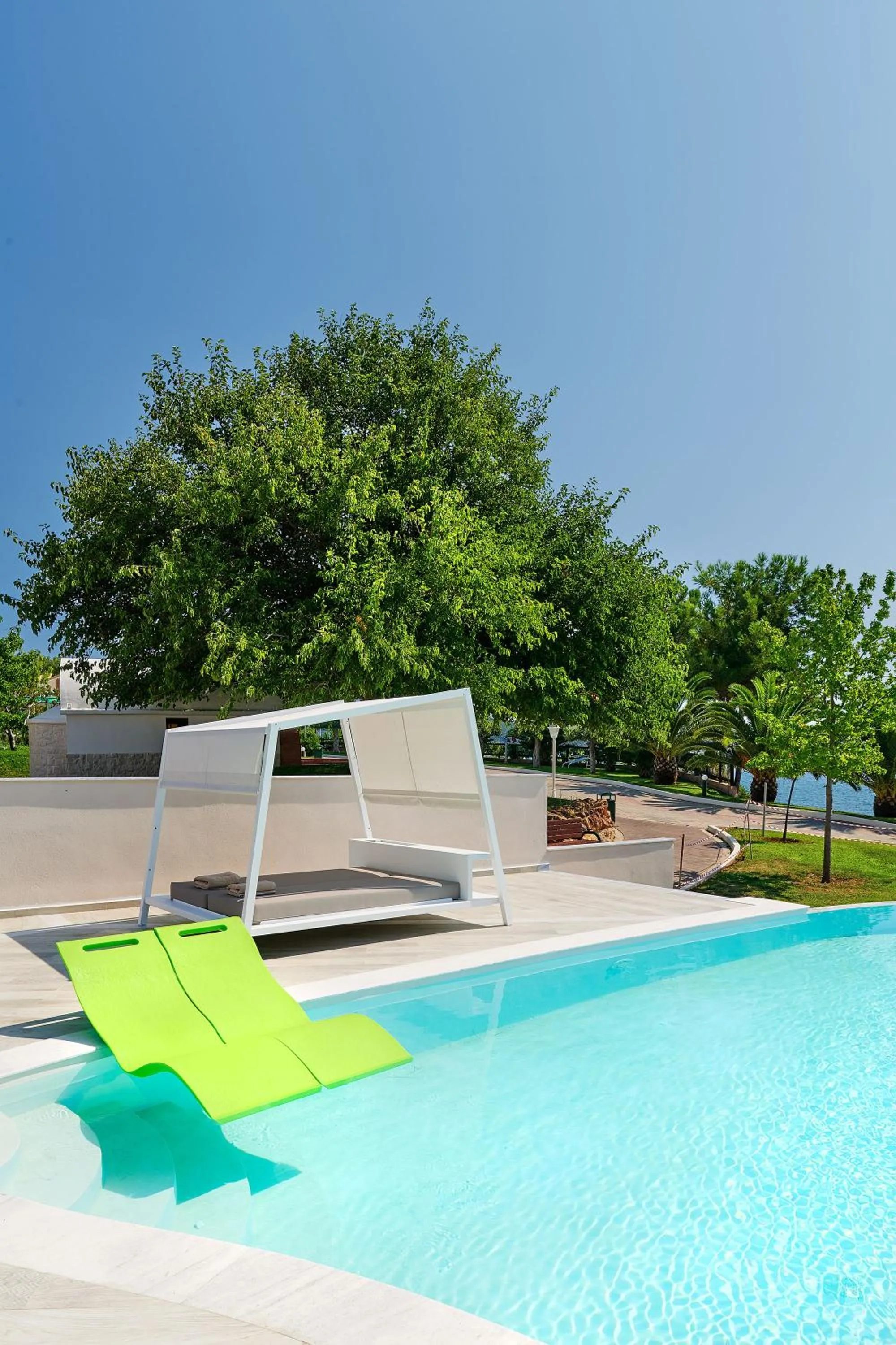 Garden in Alexandra Elegance Bridging Generations