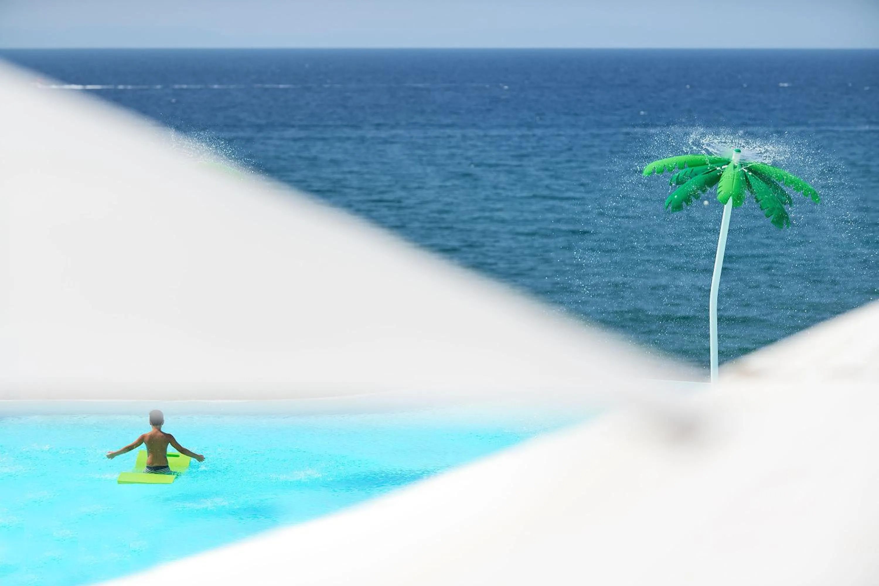 Decorative detail in Alexandra Elegance Bridging Generations