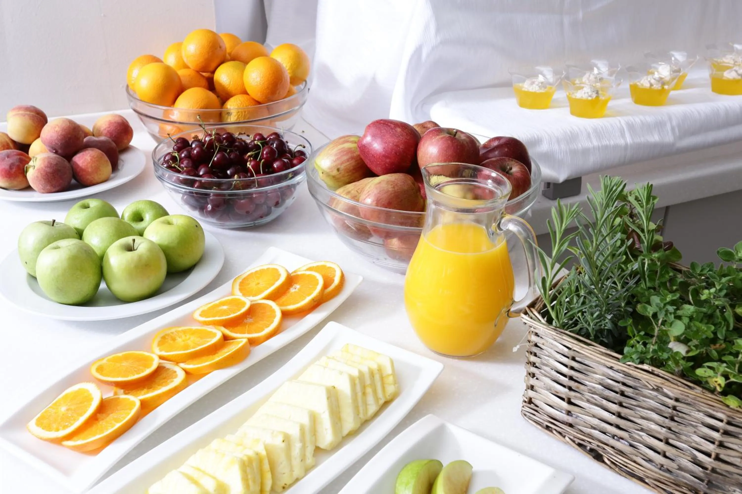 Breakfast in Alexandra Elegance Bridging Generations