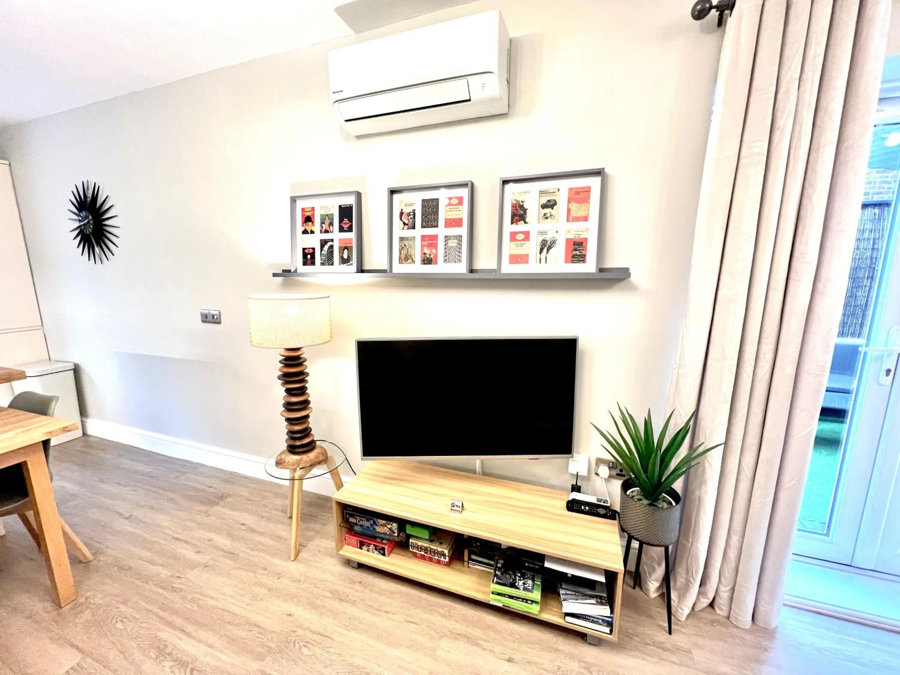 Evening entertainment in Margate Duplex with Private Terrace Air Conditioning The Duplex