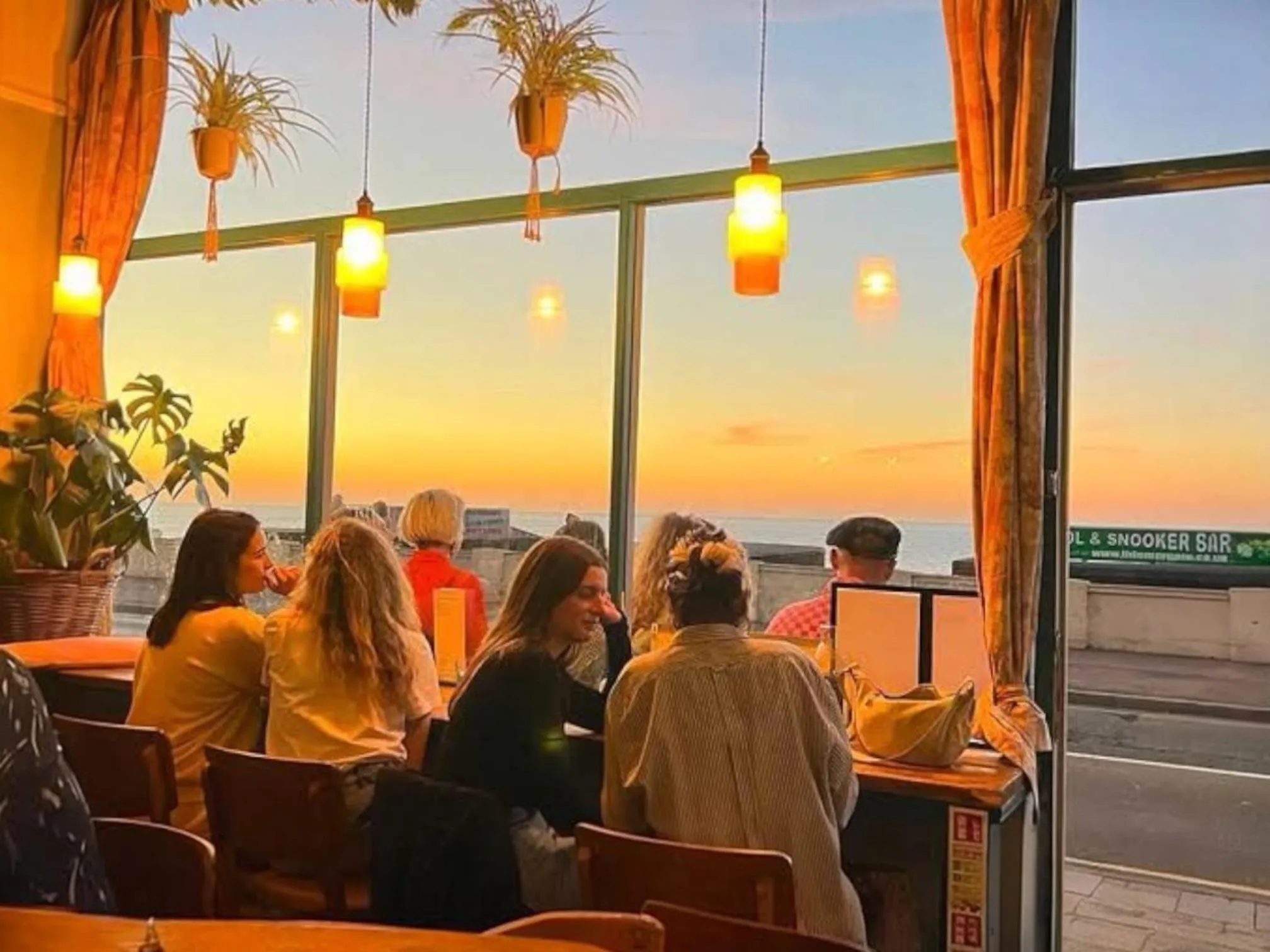 Restaurant/places to eat in Margate Duplex with Private Terrace Air Conditioning The Duplex