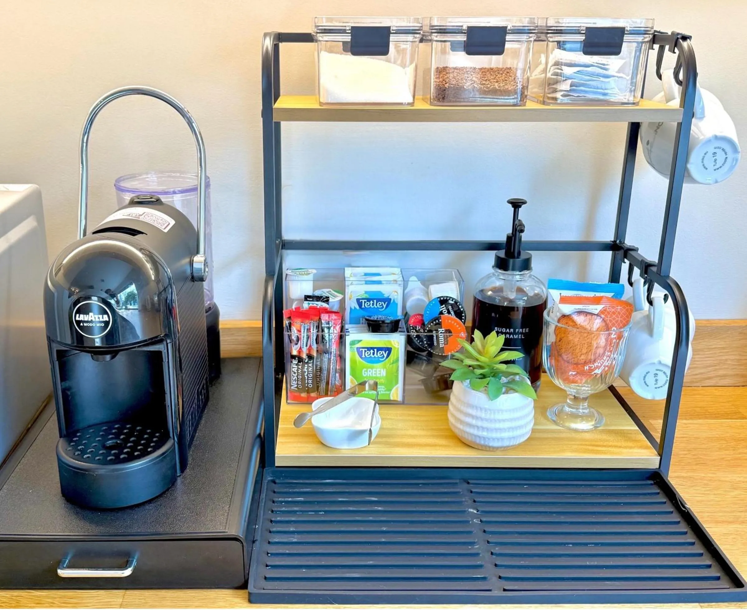 Coffee/tea facilities in Margate Duplex with Private Terrace Air Conditioning The Duplex