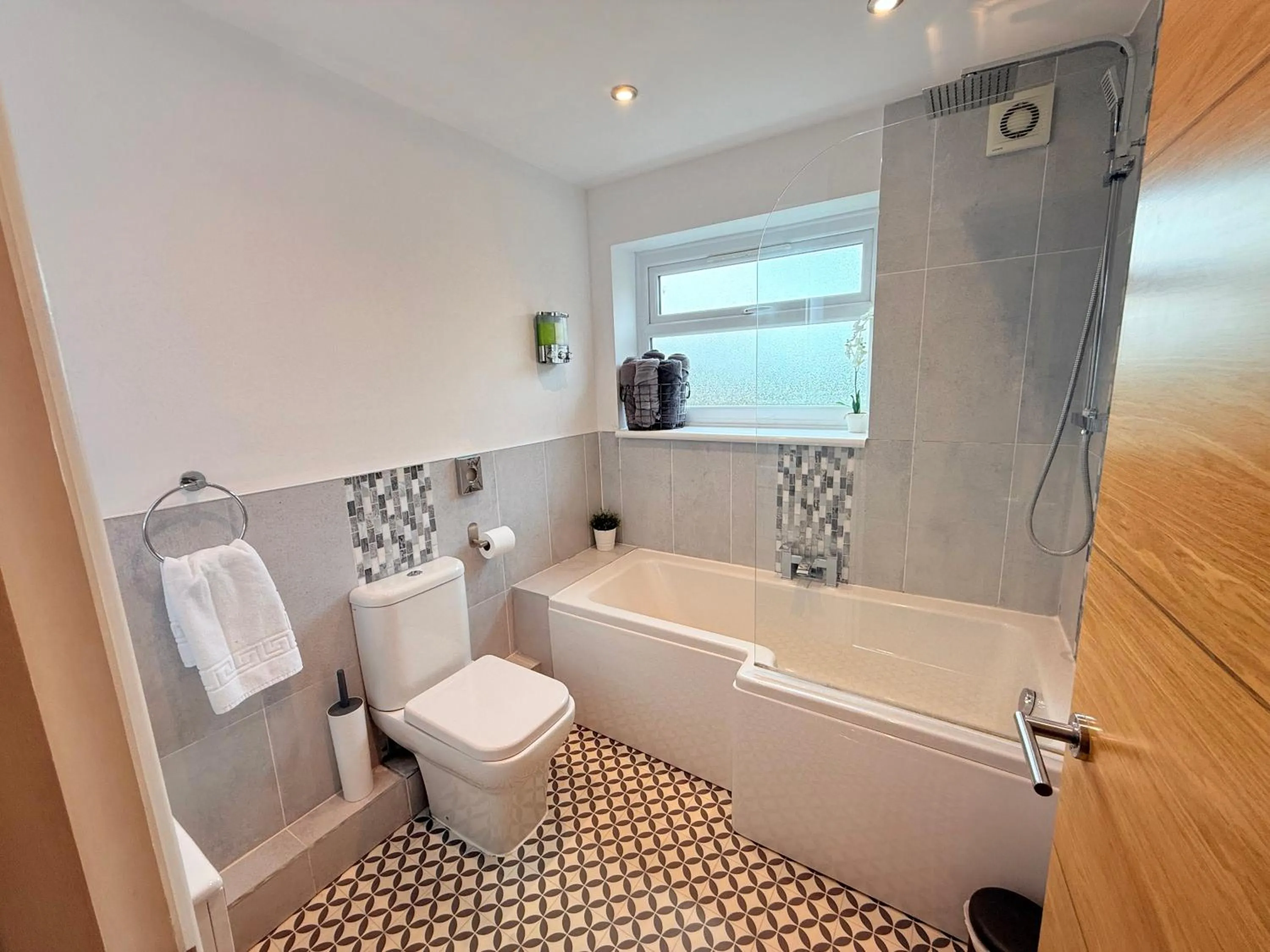 Bathroom in Margate Duplex with Private Terrace Air Conditioning The Duplex