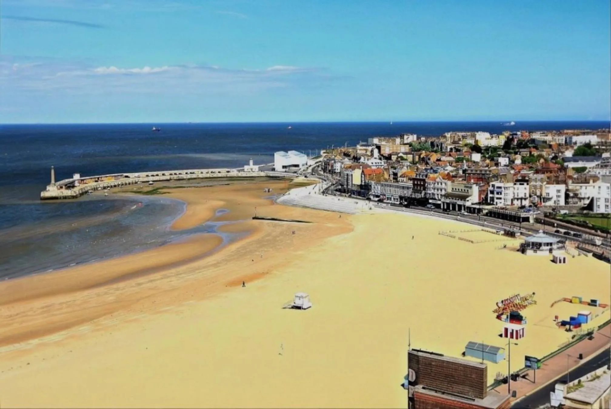 Beach in Margate Duplex with Private Terrace Air Conditioning The Duplex