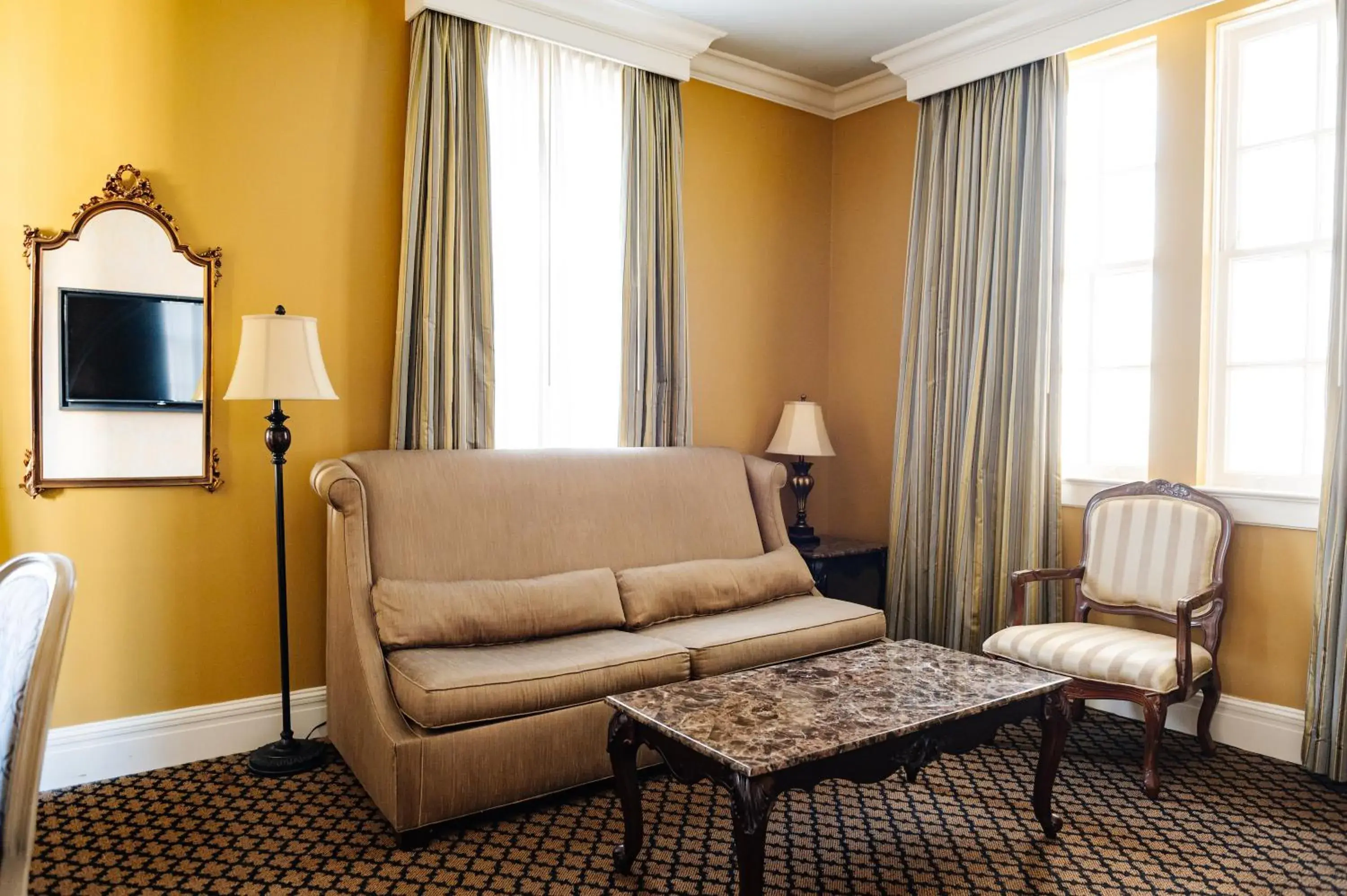 Living room in The Lafayette New Orleans By Kasa Living Living room in The Lafayette New Orleans By Kasa Living