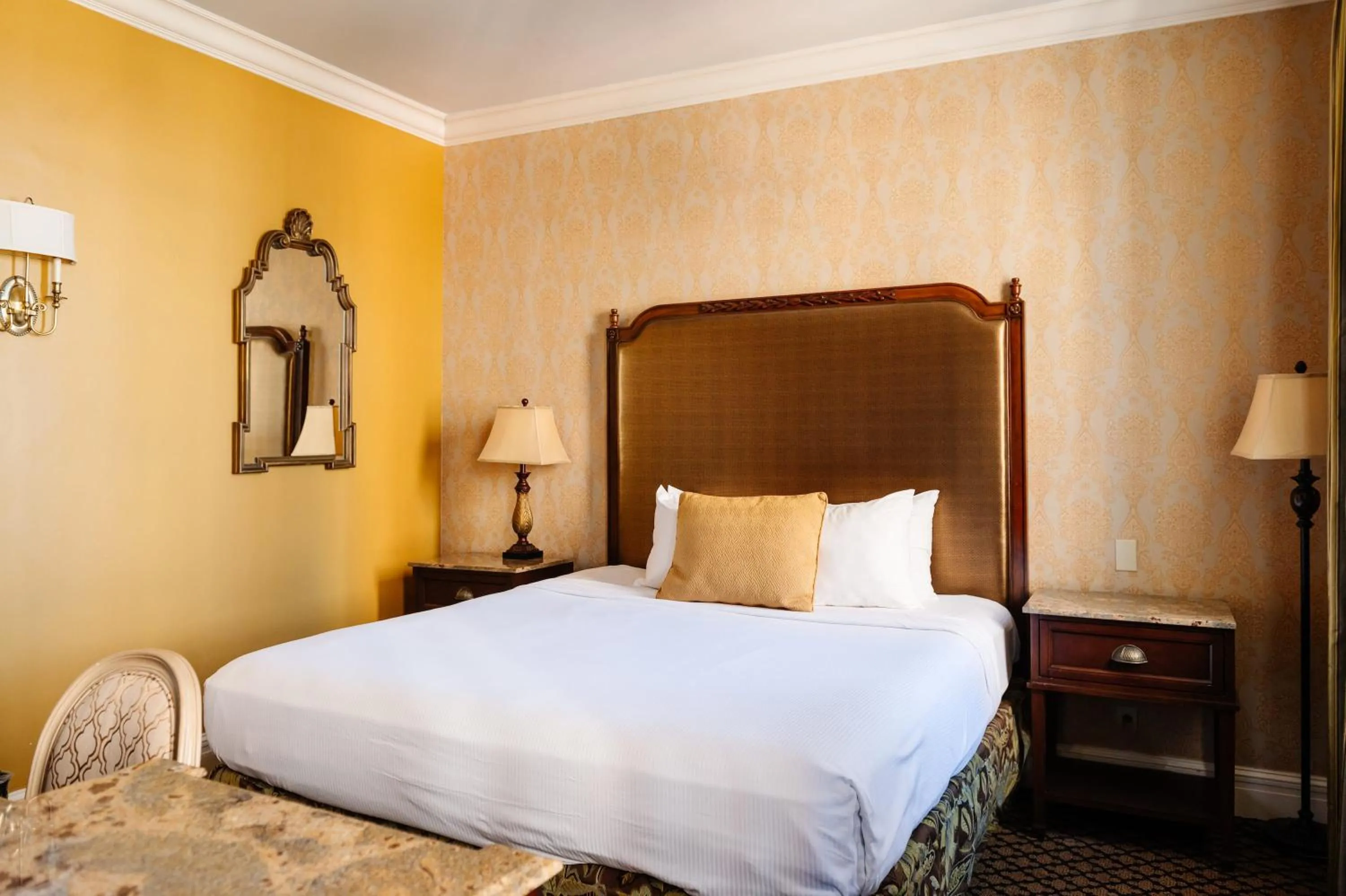 Property building, Bed in The Lafayette New Orleans By Kasa Living