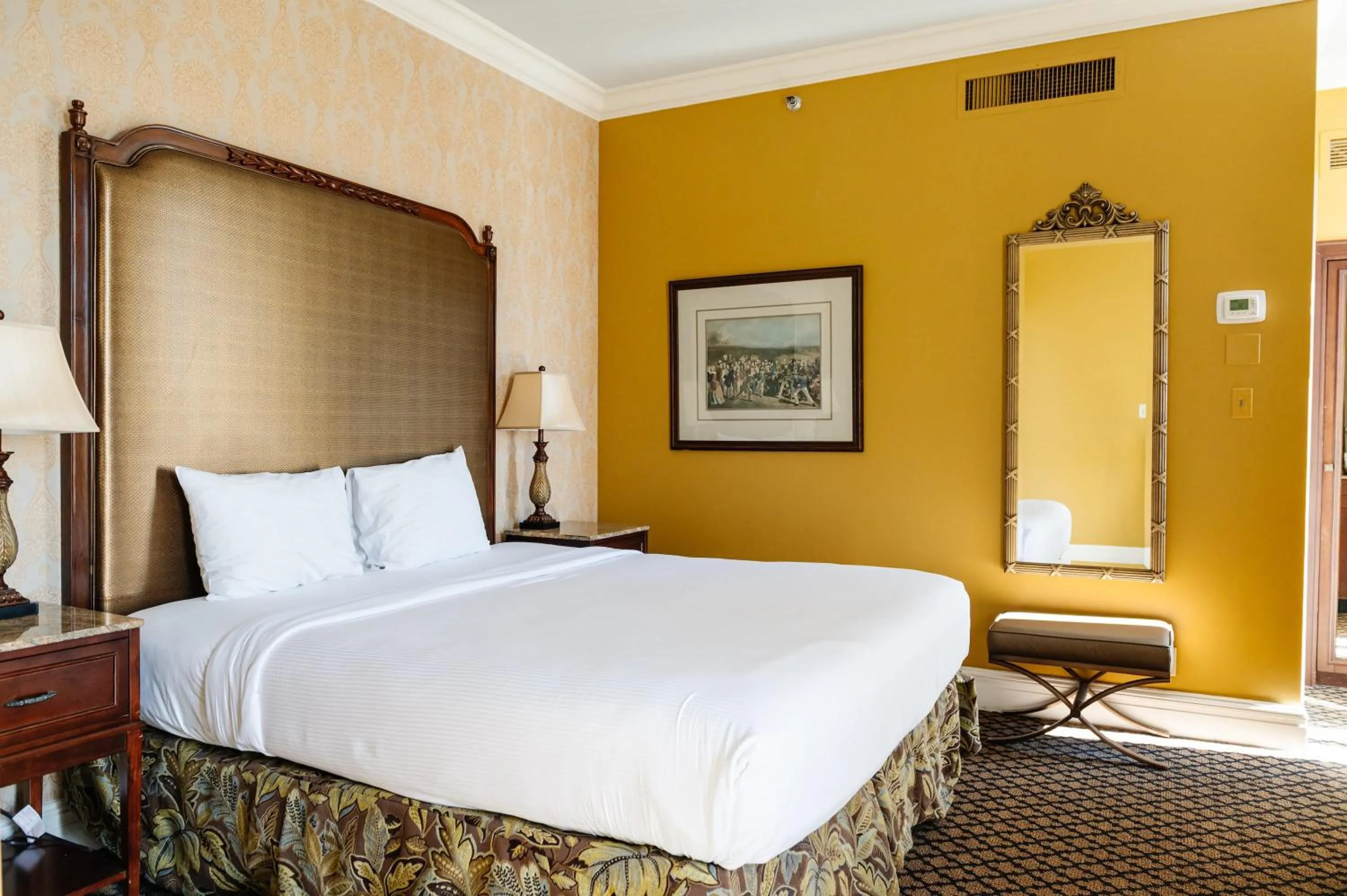 Property building, Bed in The Lafayette New Orleans By Kasa Living