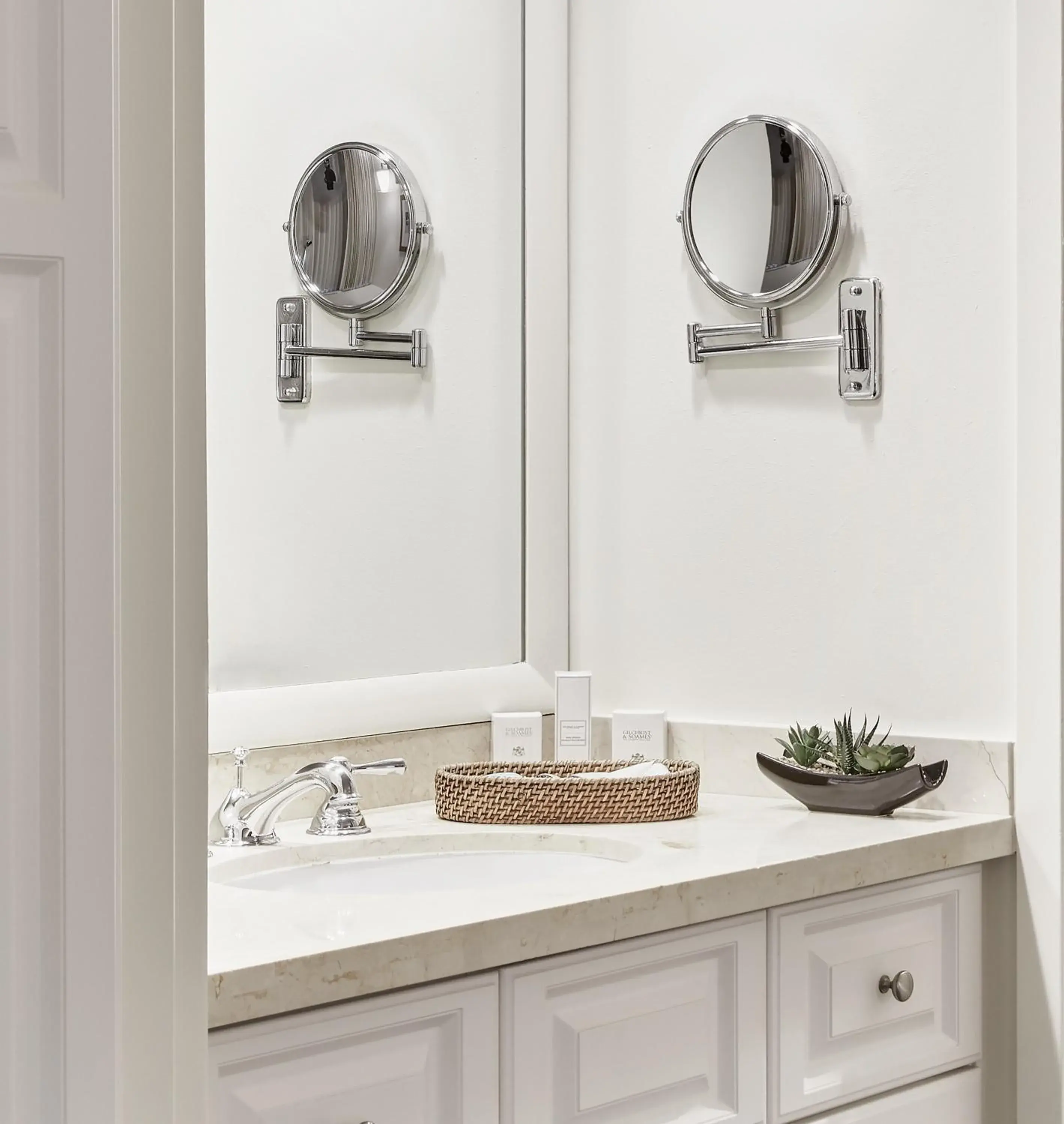 King Room - Disability Access in Arizona Grand Resort King Room - Disability Access in Arizona Grand Resort