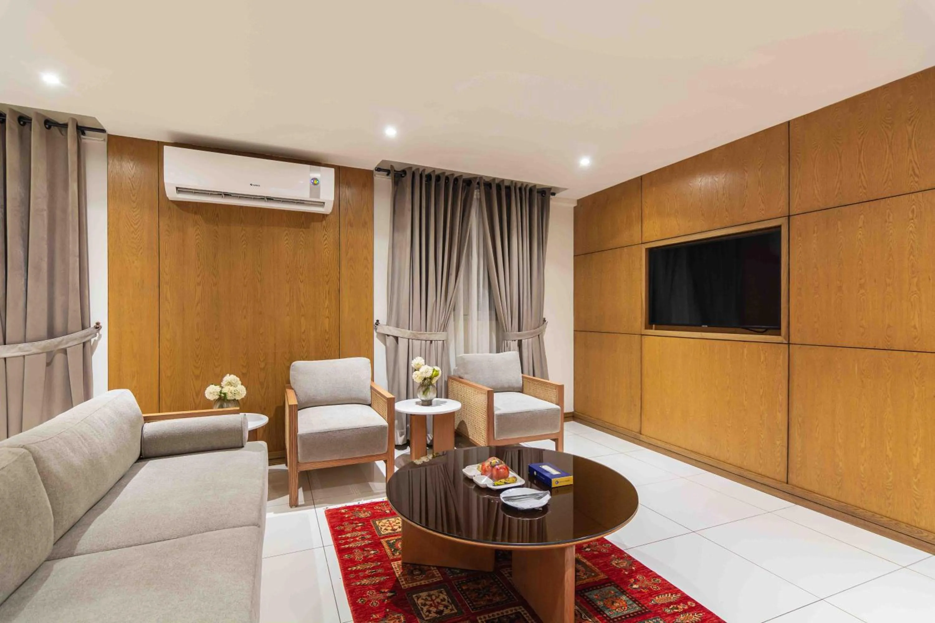 Bed in Hotel Excelsior Karachi