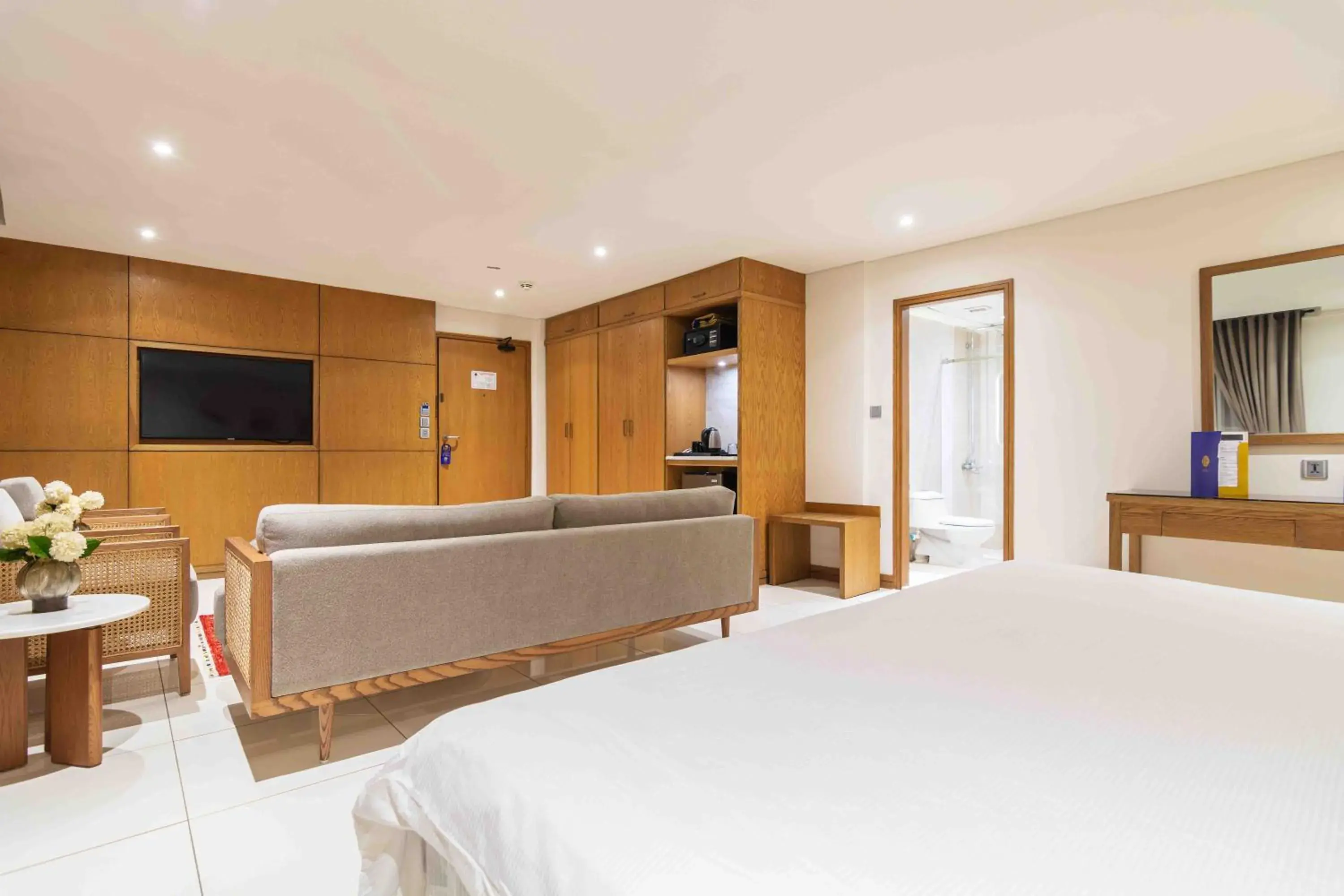 Bed in Hotel Excelsior Karachi Bed in Hotel Excelsior Karachi