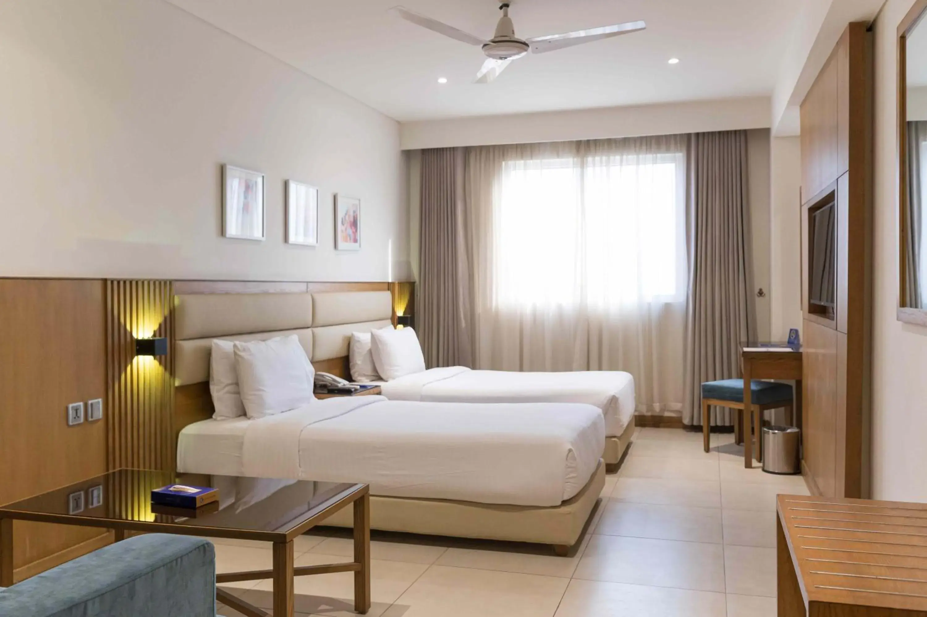 Bed in Hotel Excelsior Karachi Bed in Hotel Excelsior Karachi