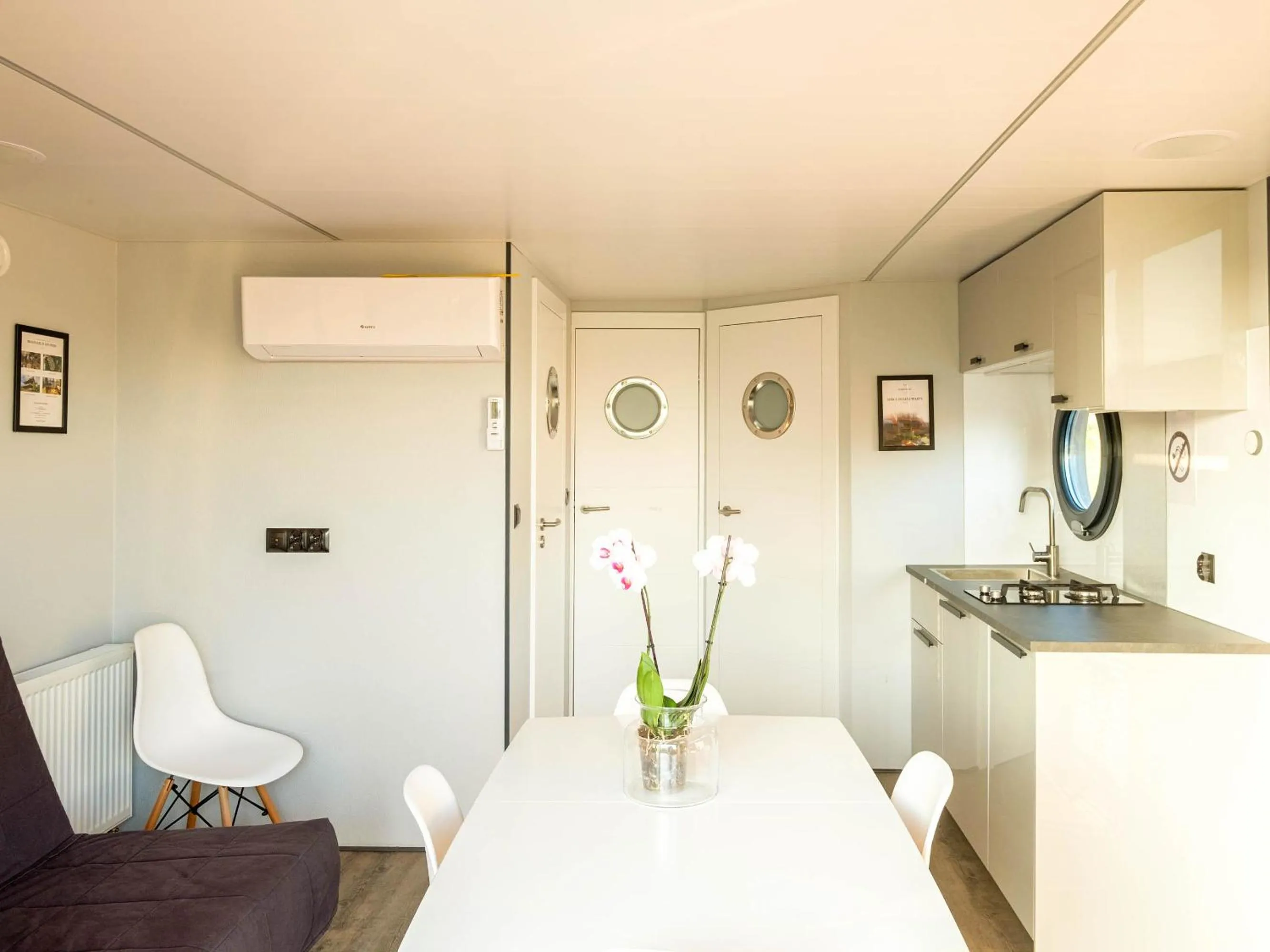 Kitchen or kitchenette in Stara Szkoła Boutique Hotel