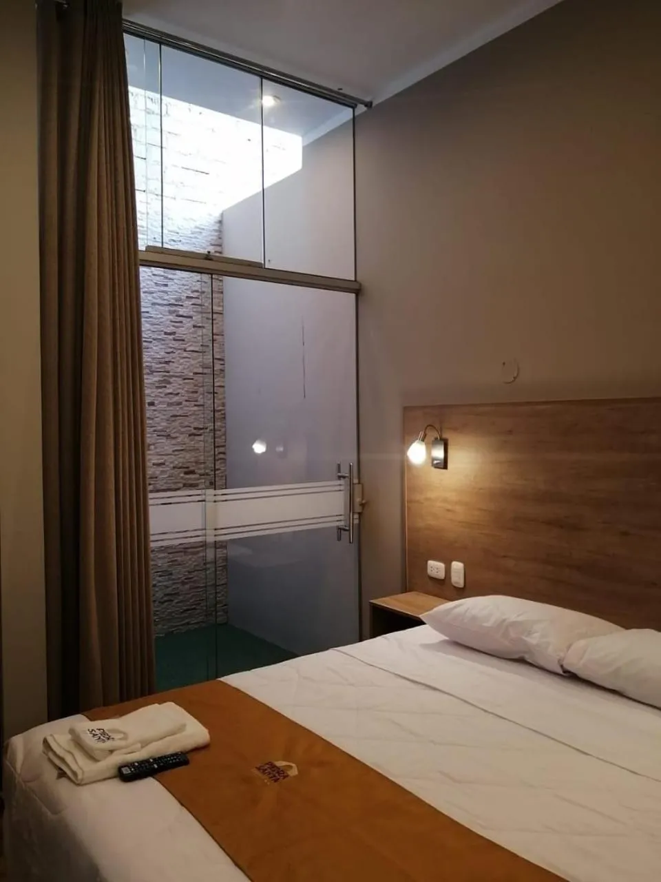 Shower, Bed in HOTEL PIEDRA SANTA - Moquegua