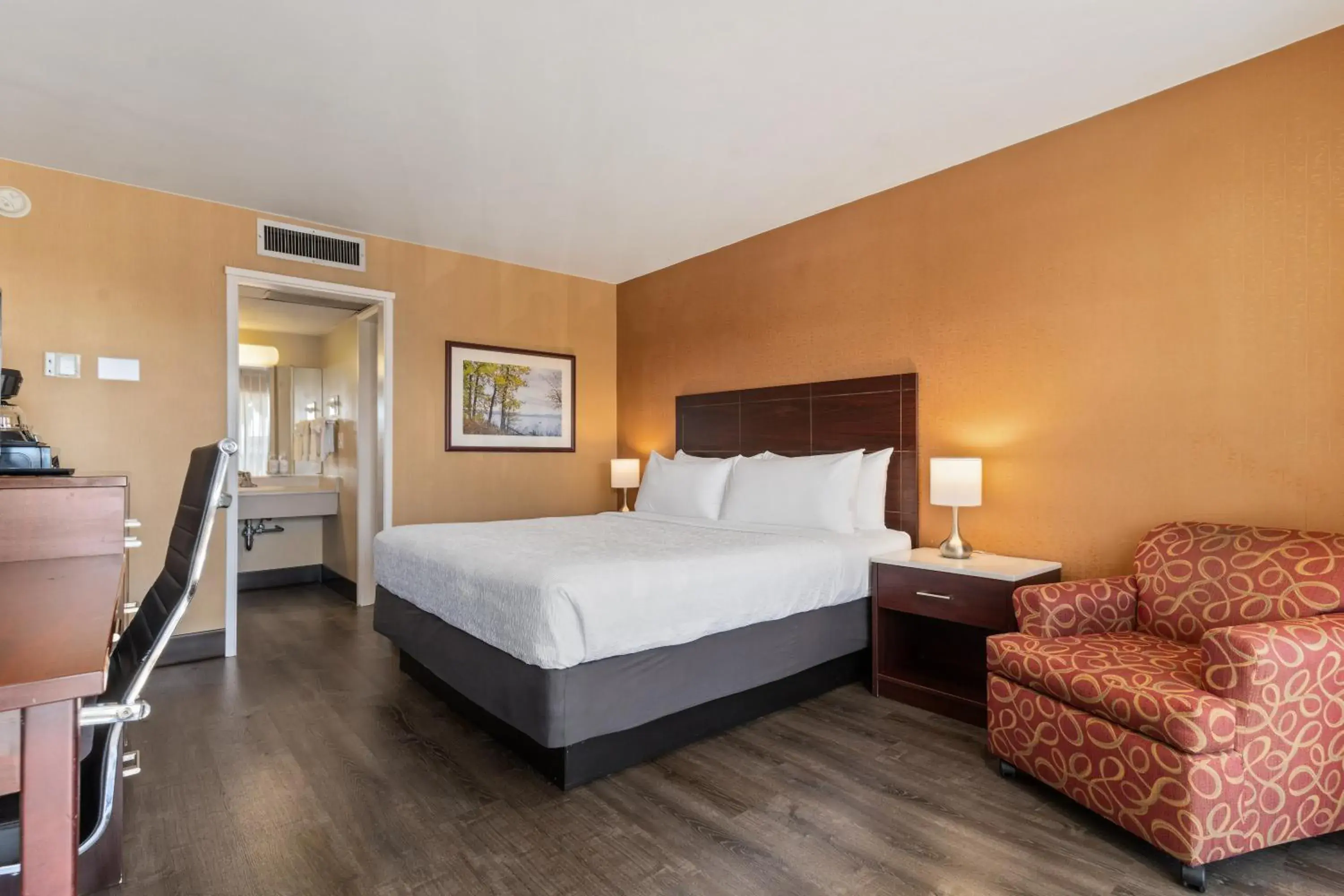 Bed in Vagabond Inn Executive SFO Bed in Vagabond Inn Executive SFO