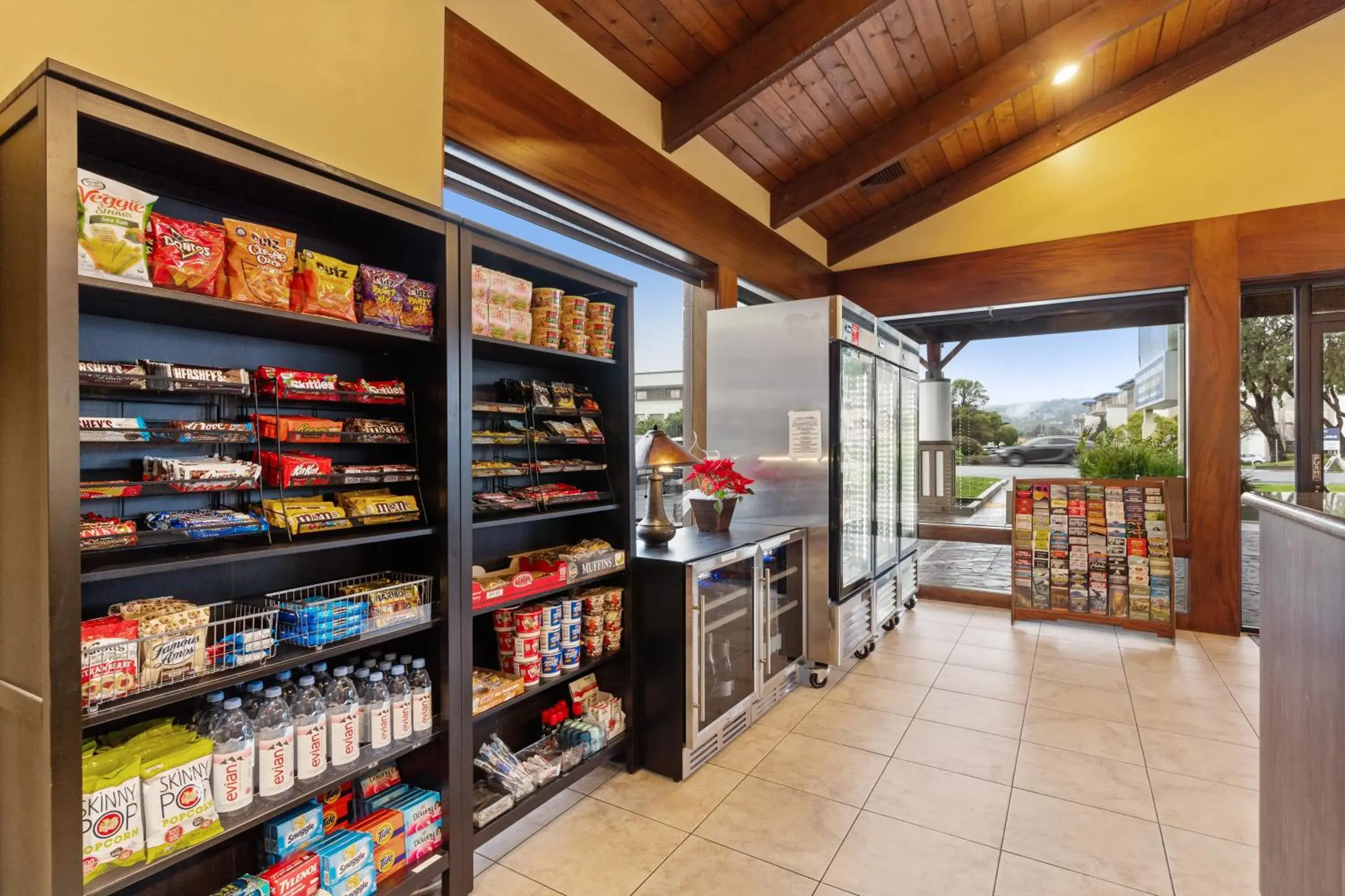 Food and drinks in Vagabond Inn Executive SFO Food and drinks in Vagabond Inn Executive SFO