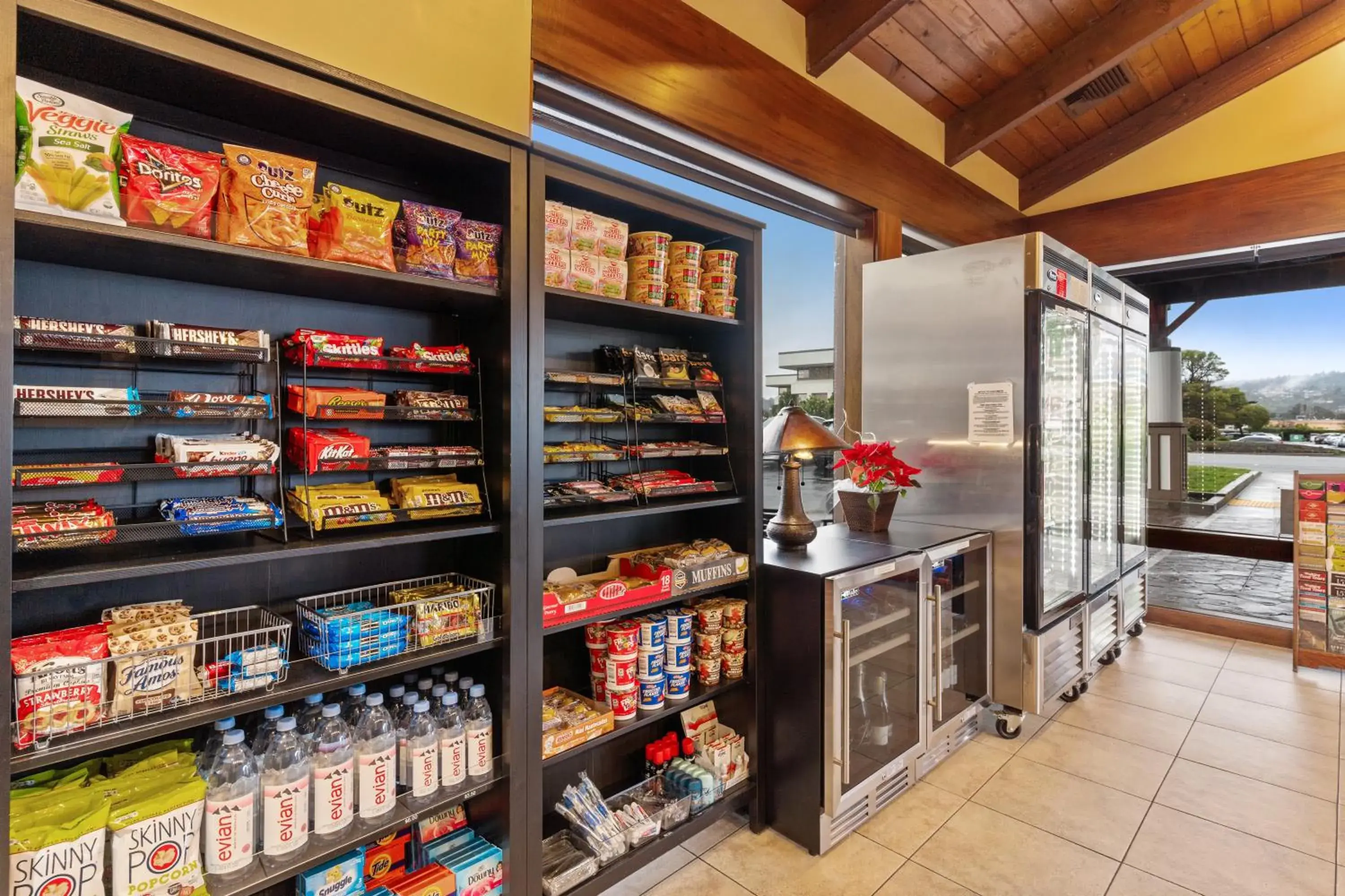 Food and drinks in Vagabond Inn Executive SFO Food and drinks in Vagabond Inn Executive SFO