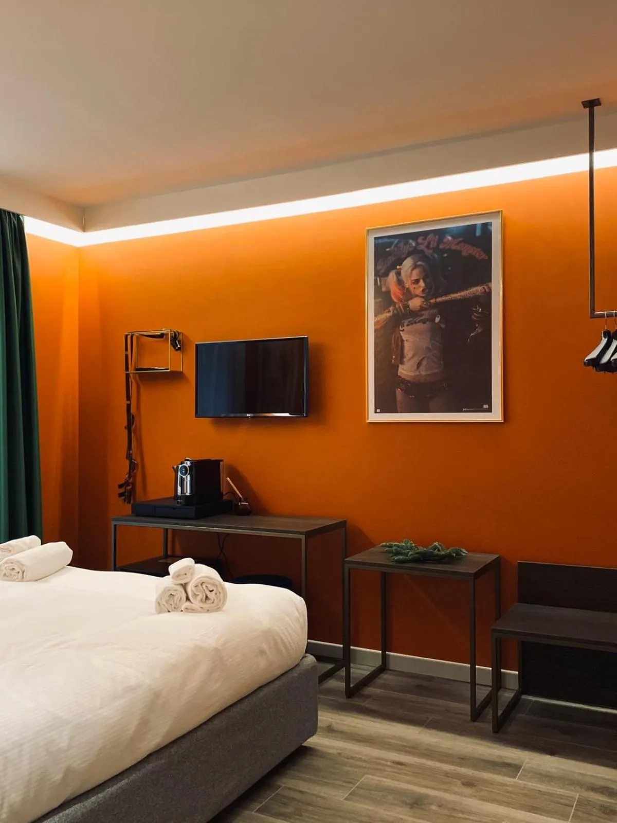 Communal lounge/ TV room, Bed in Dimora del Teatro