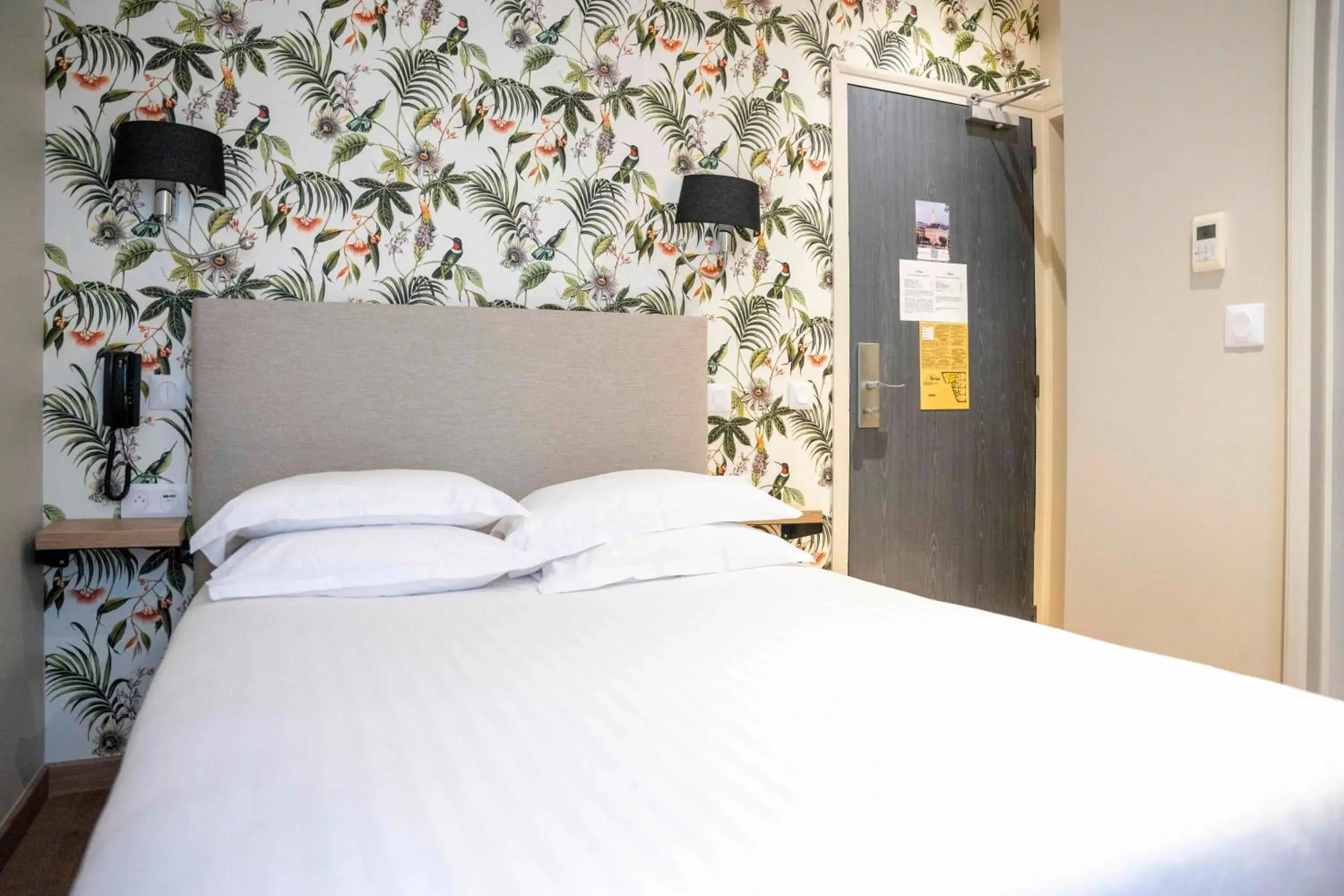 Bedroom, Bed in Verlain Bedroom, Bed in Verlain