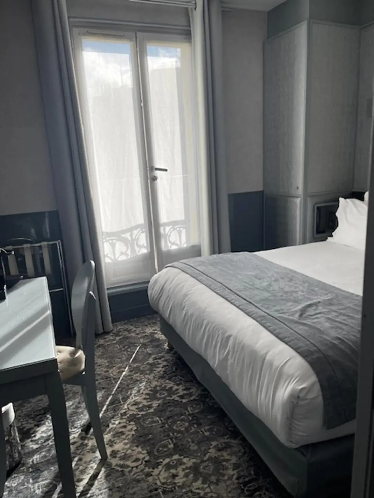 Bed in L'Adresse Bed in L'Adresse