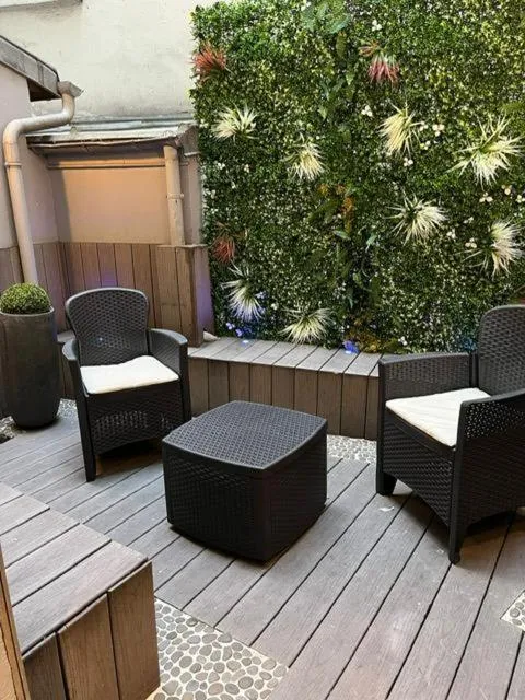 Patio in L'Adresse