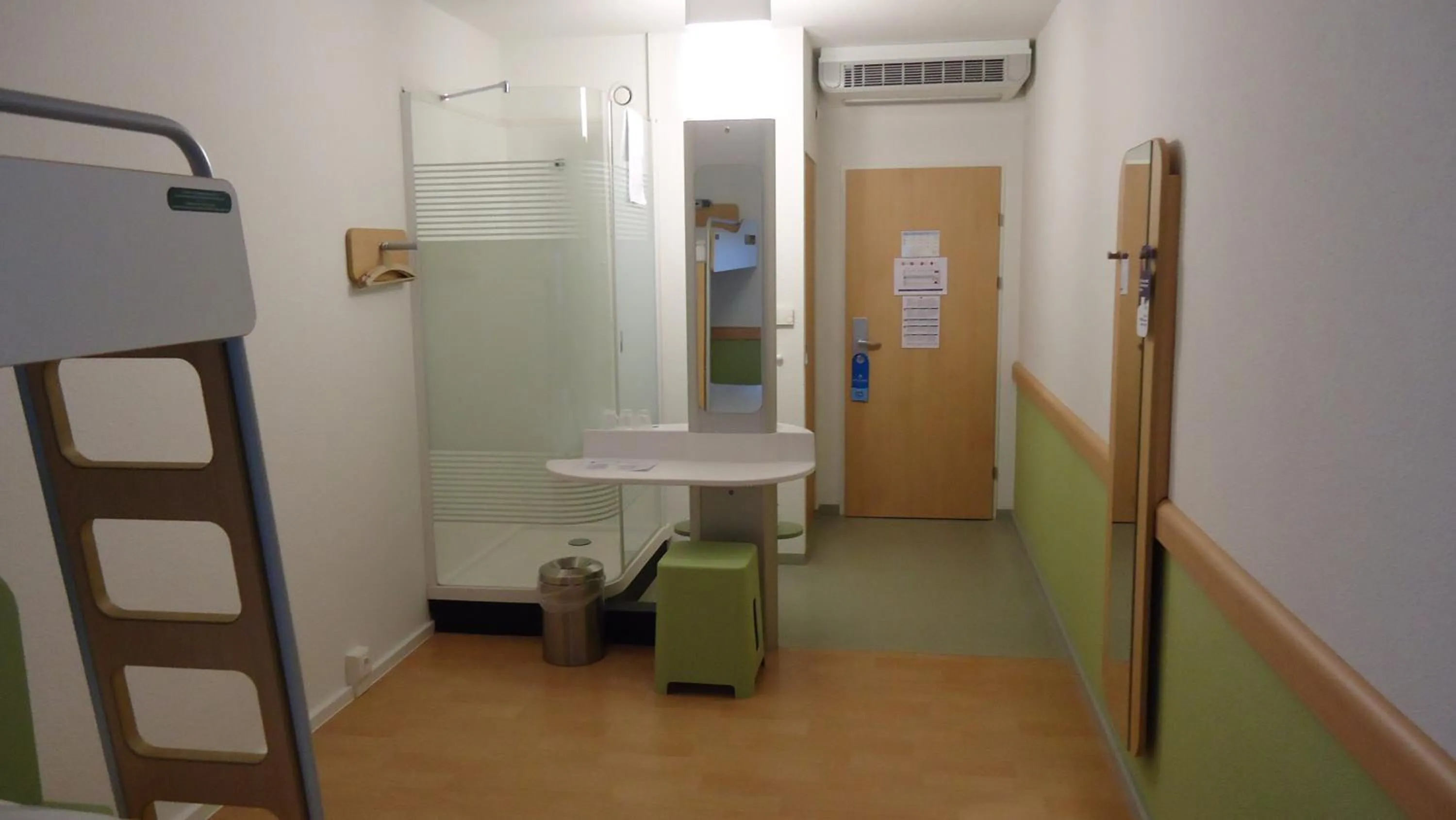 Bathroom in Ibis budget Wien Messe