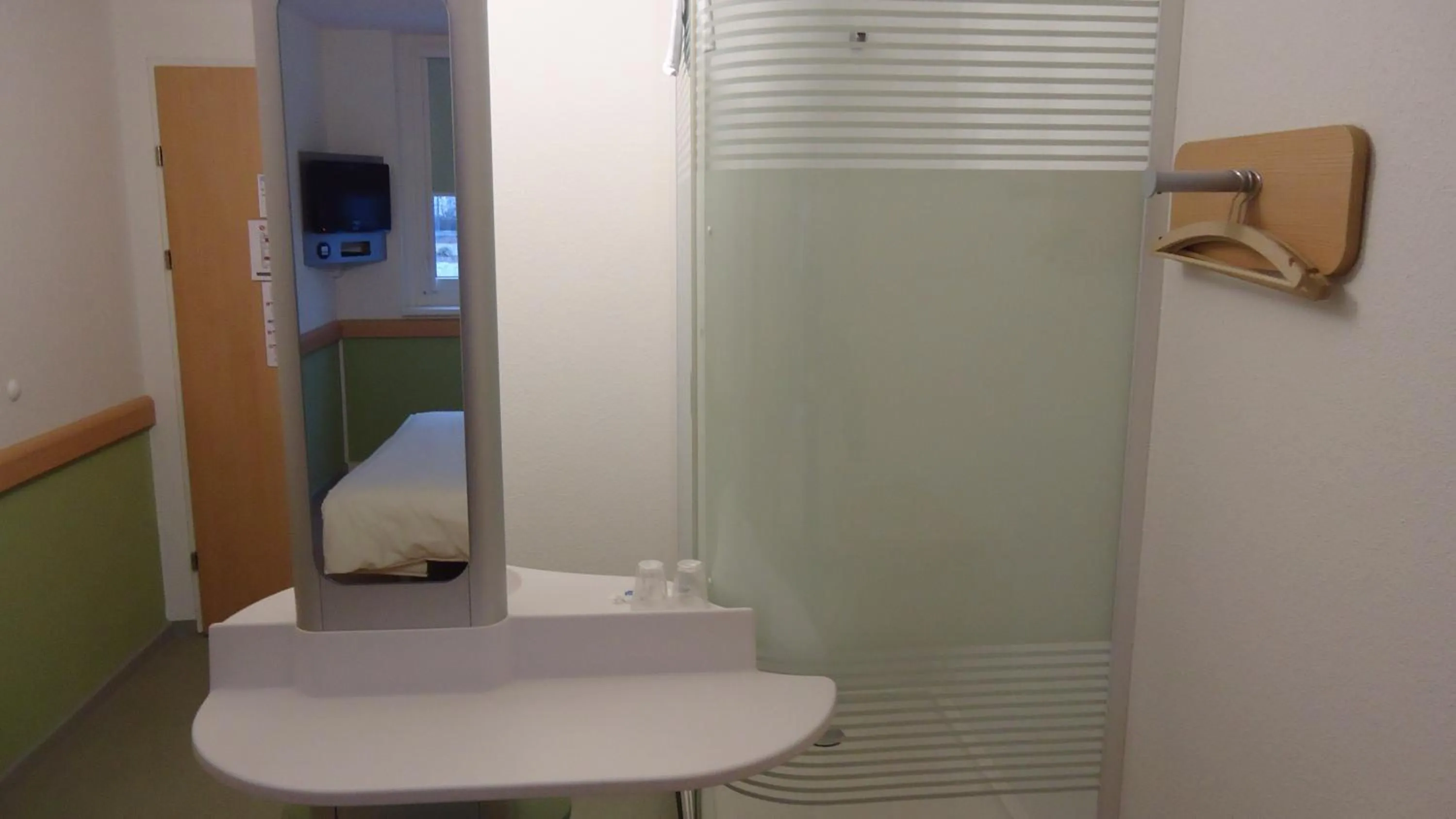 Bathroom in Ibis budget Wien Messe