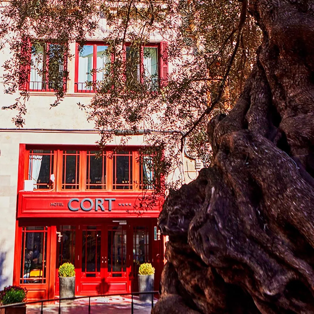 Facade/entrance in Hotel Cort