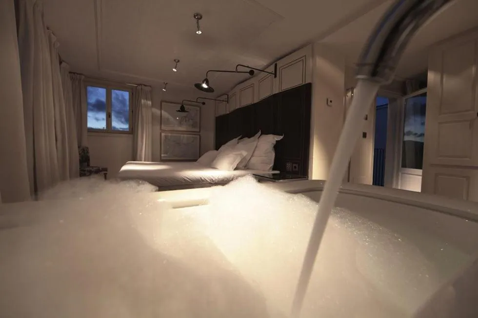 Bedroom, Bed in Hotel Cort