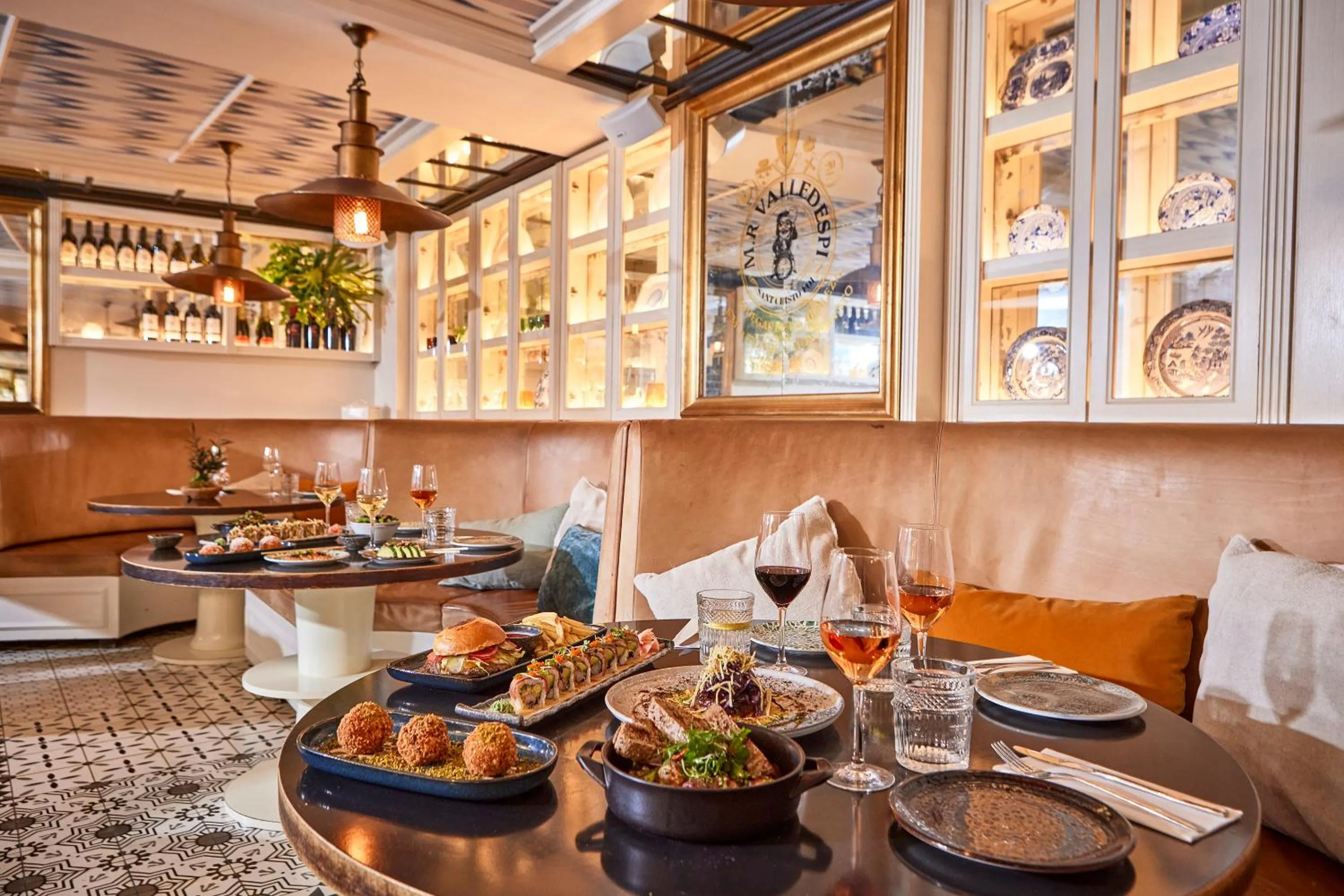 Restaurant/places to eat in Hotel Cort