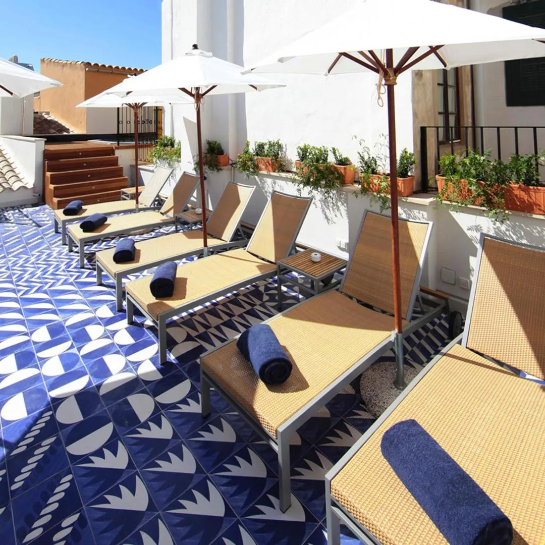 sunbed in Hotel Cort