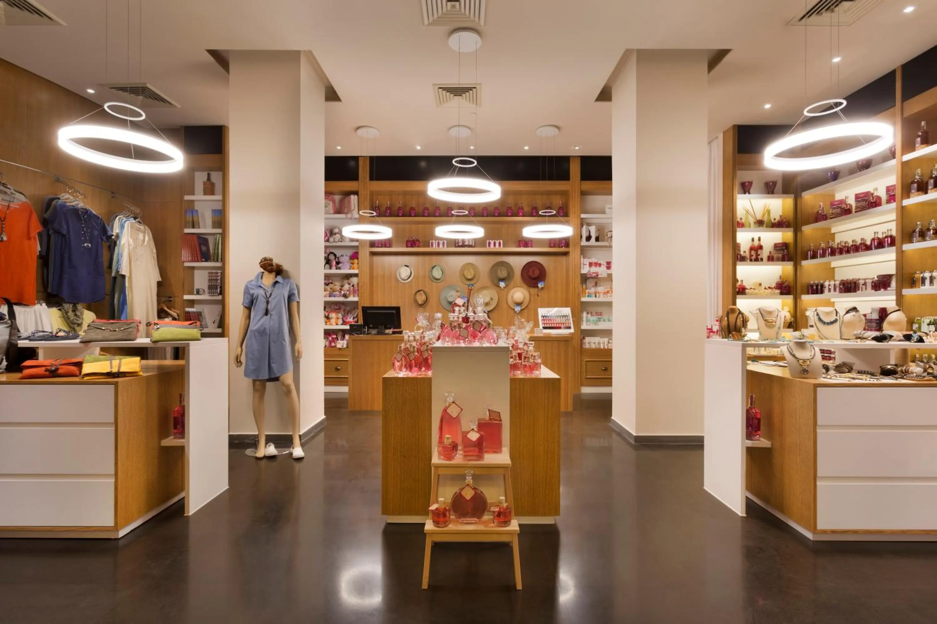 On-site shops in Cramim by Isrotel Exclusive