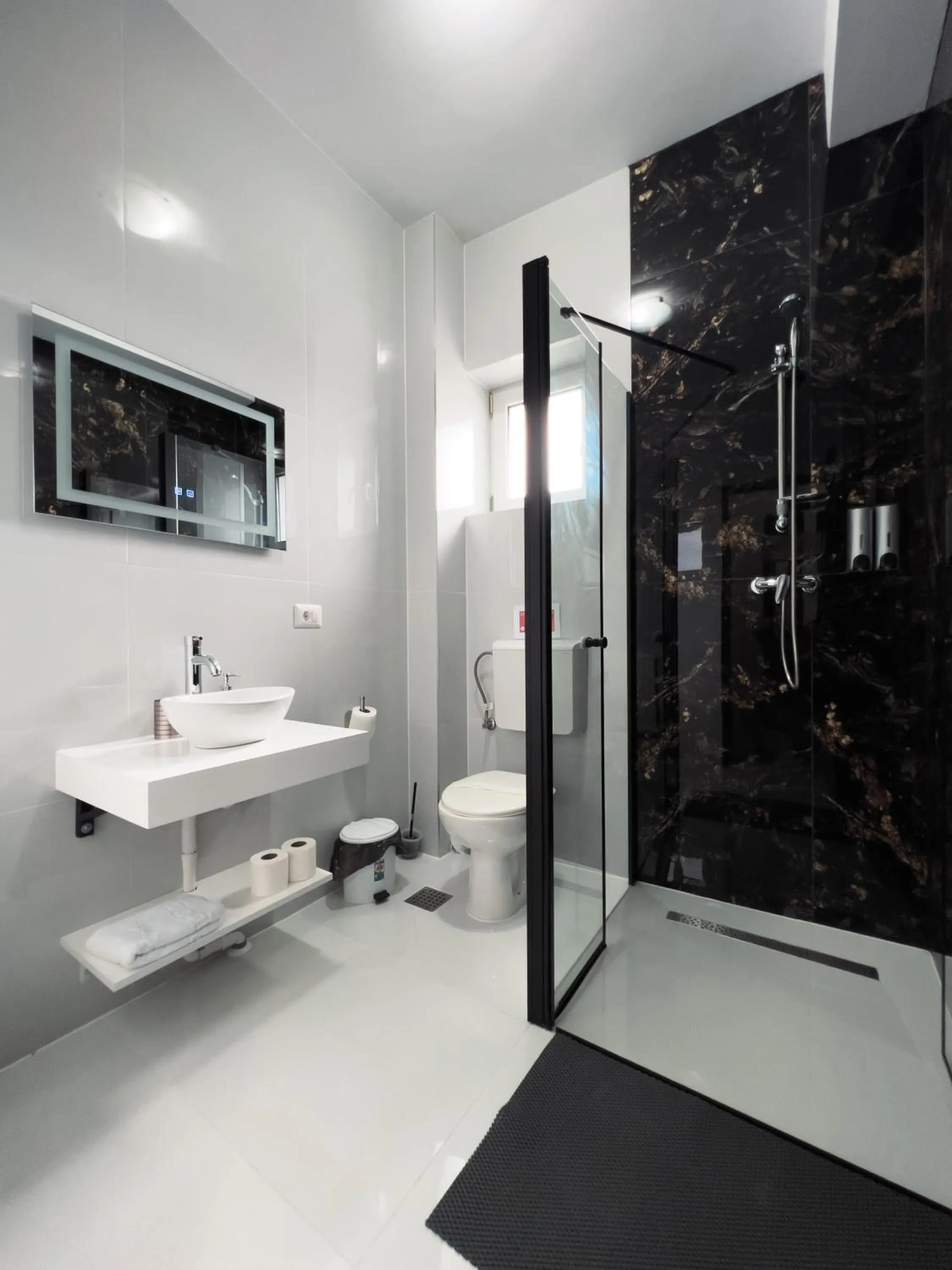 Shower in Chalet 173