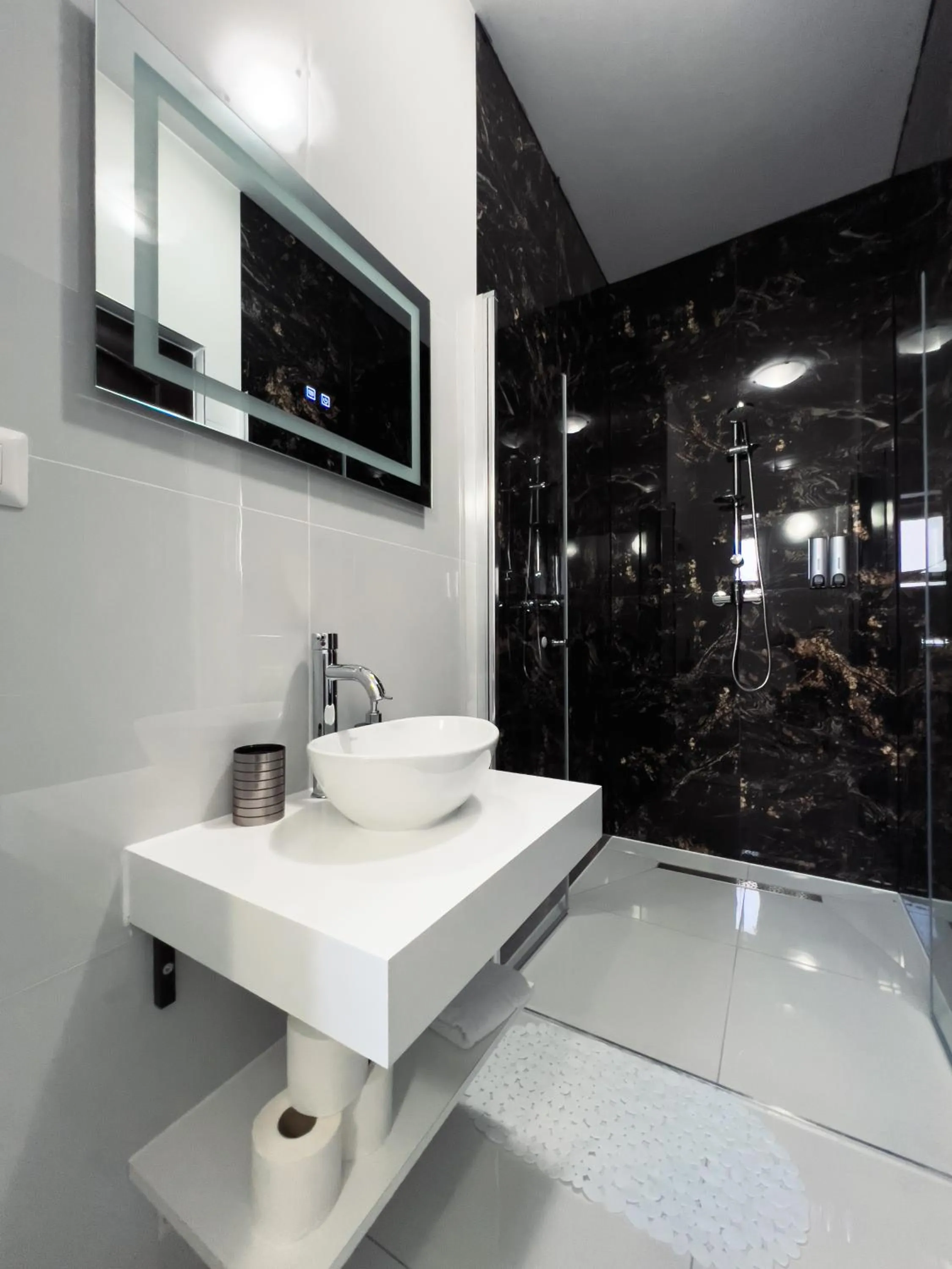 Shower in Chalet 173