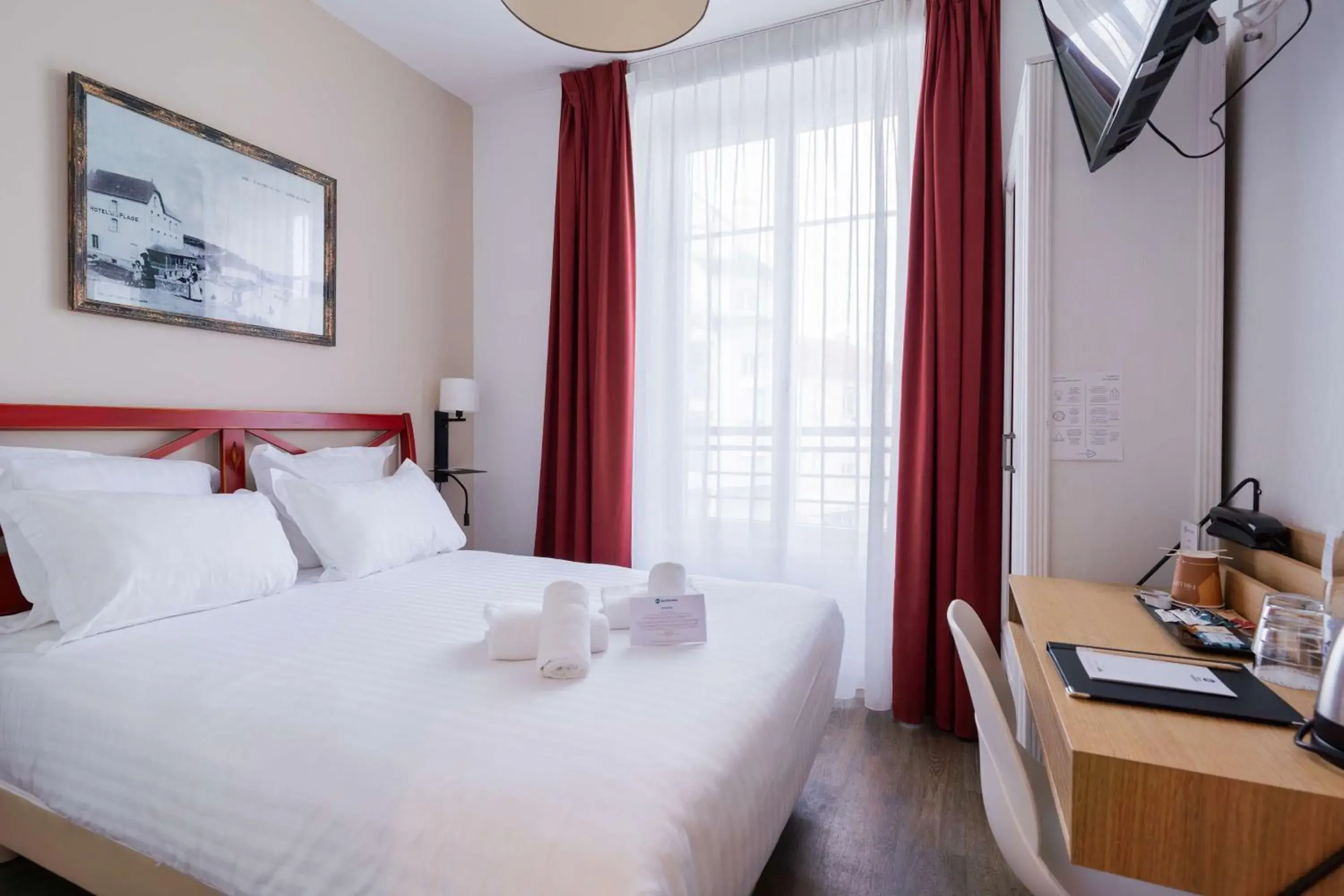 Bedroom, Bed in Best Western Hotel De La Plage Saint Marc sur Mer Bedroom, Bed in Best Western Hotel De La Plage Saint Marc sur Mer