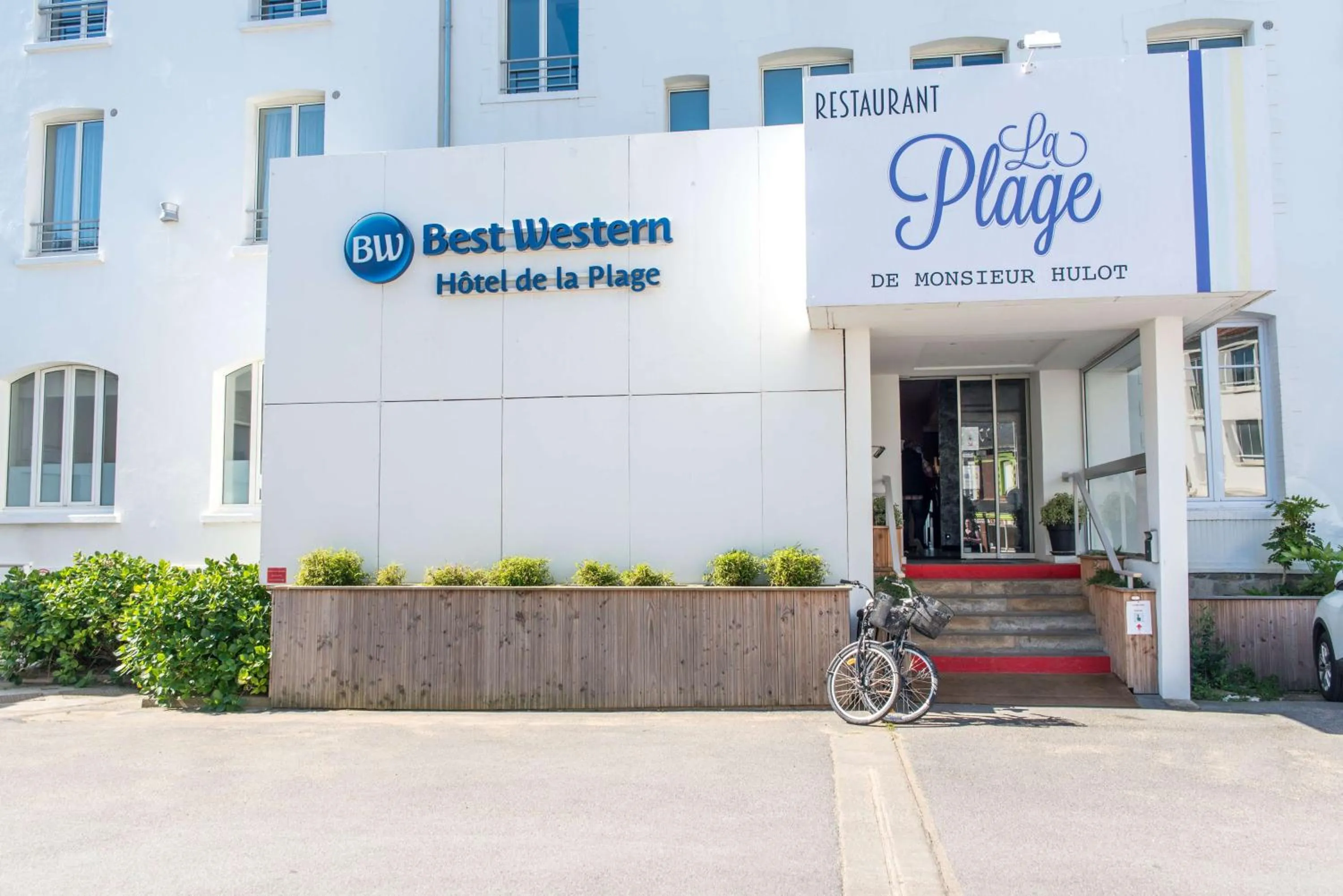 Property building in Best Western Hotel De La Plage Saint Marc sur Mer