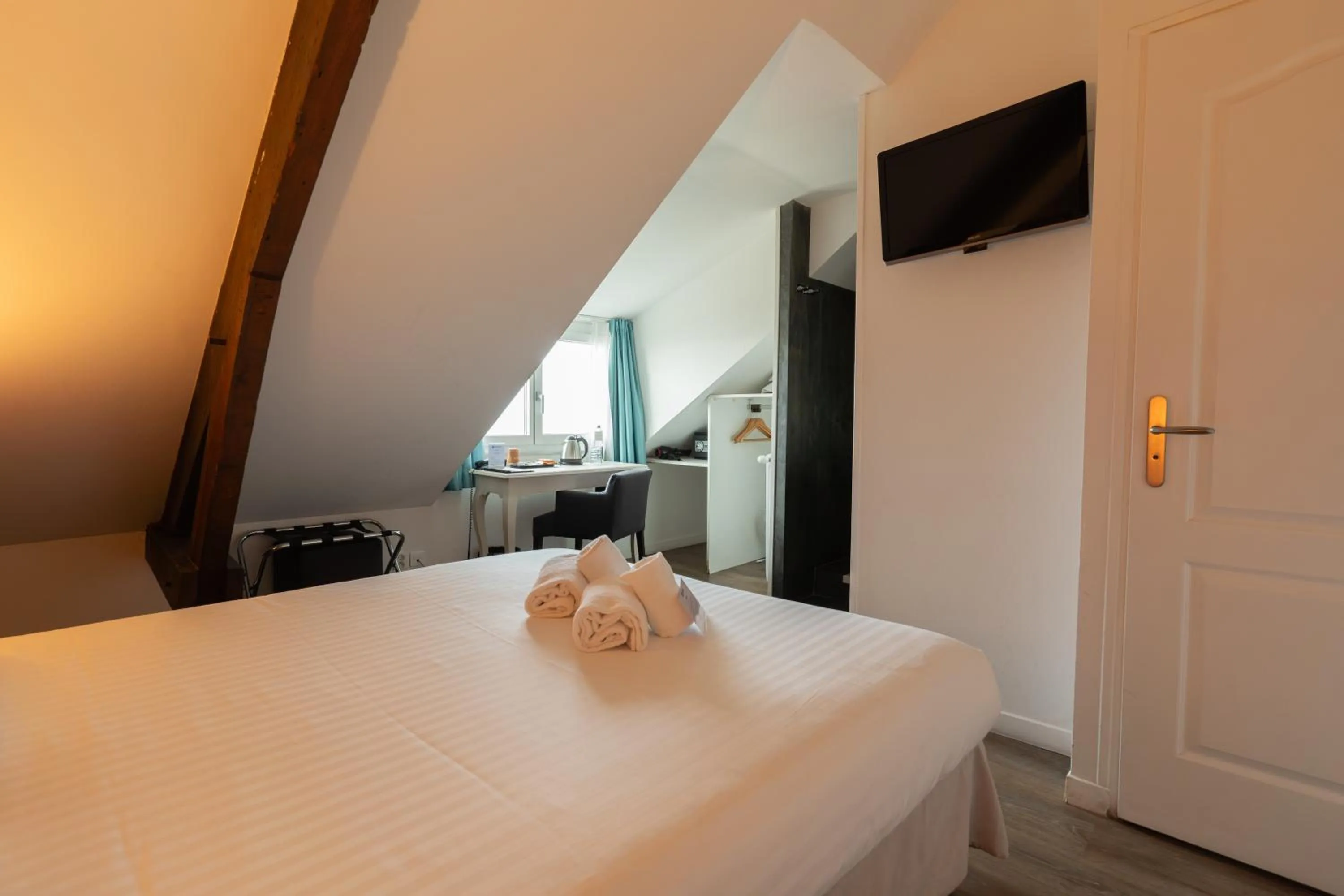 Sea view, Bed in Best Western Hotel De La Plage Saint Marc sur Mer