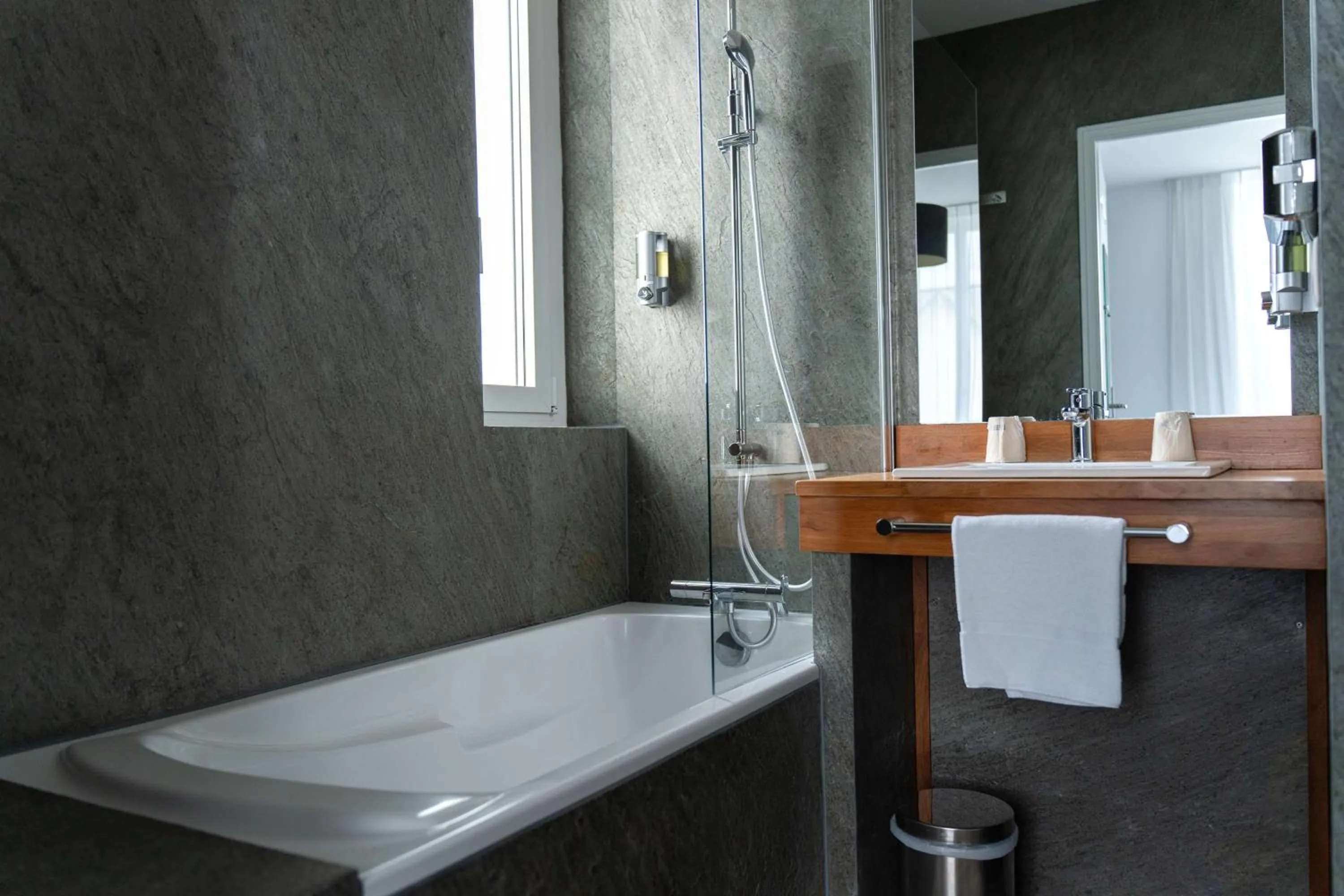 Bathroom in Best Western Hotel De La Plage Saint Marc sur Mer