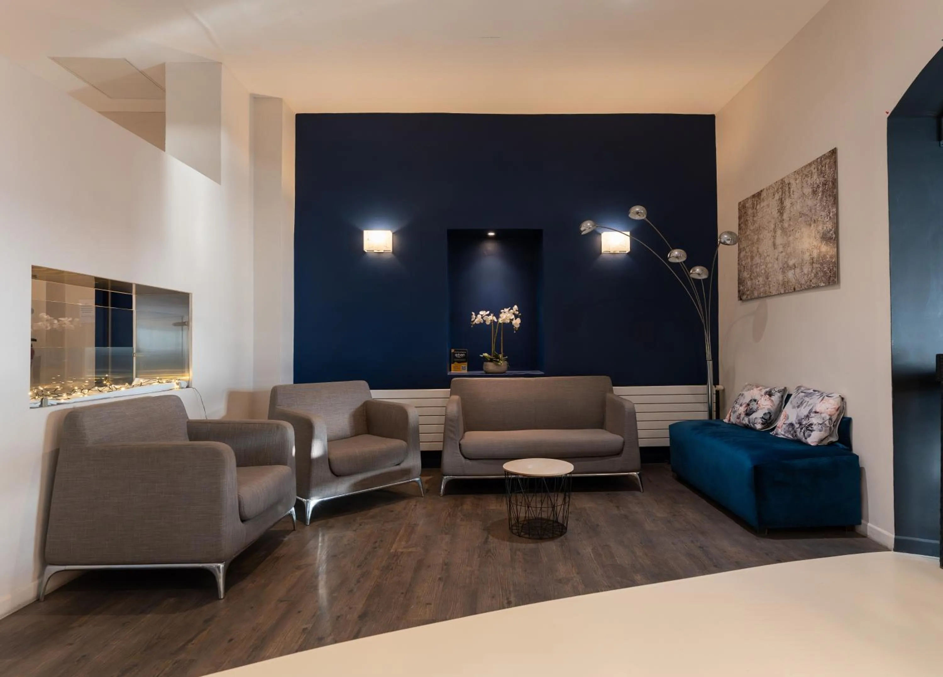 Lobby or reception in Best Western Hotel De La Plage Saint Marc sur Mer