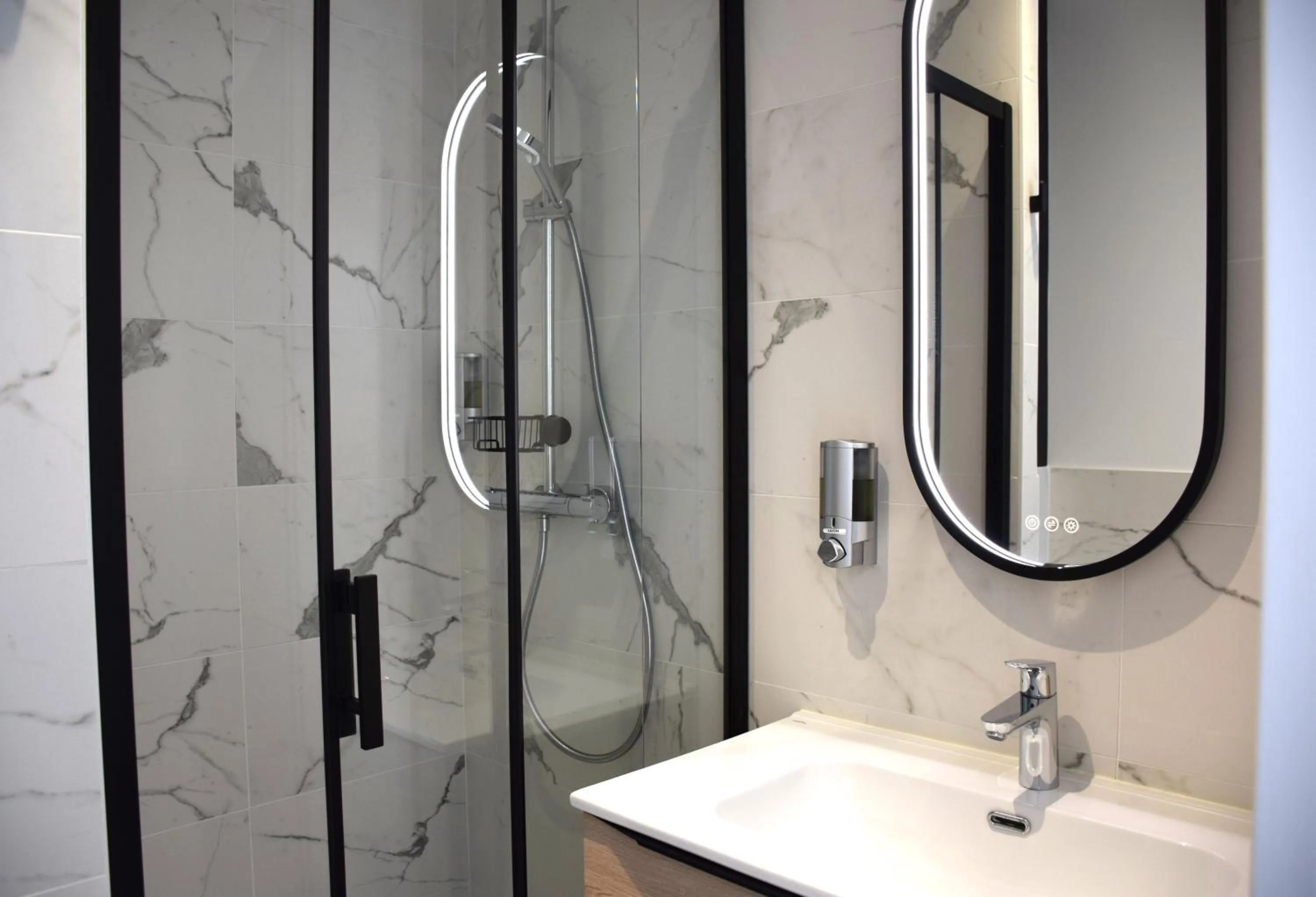 Bathroom in Best Western Hotel De La Plage Saint Marc sur Mer