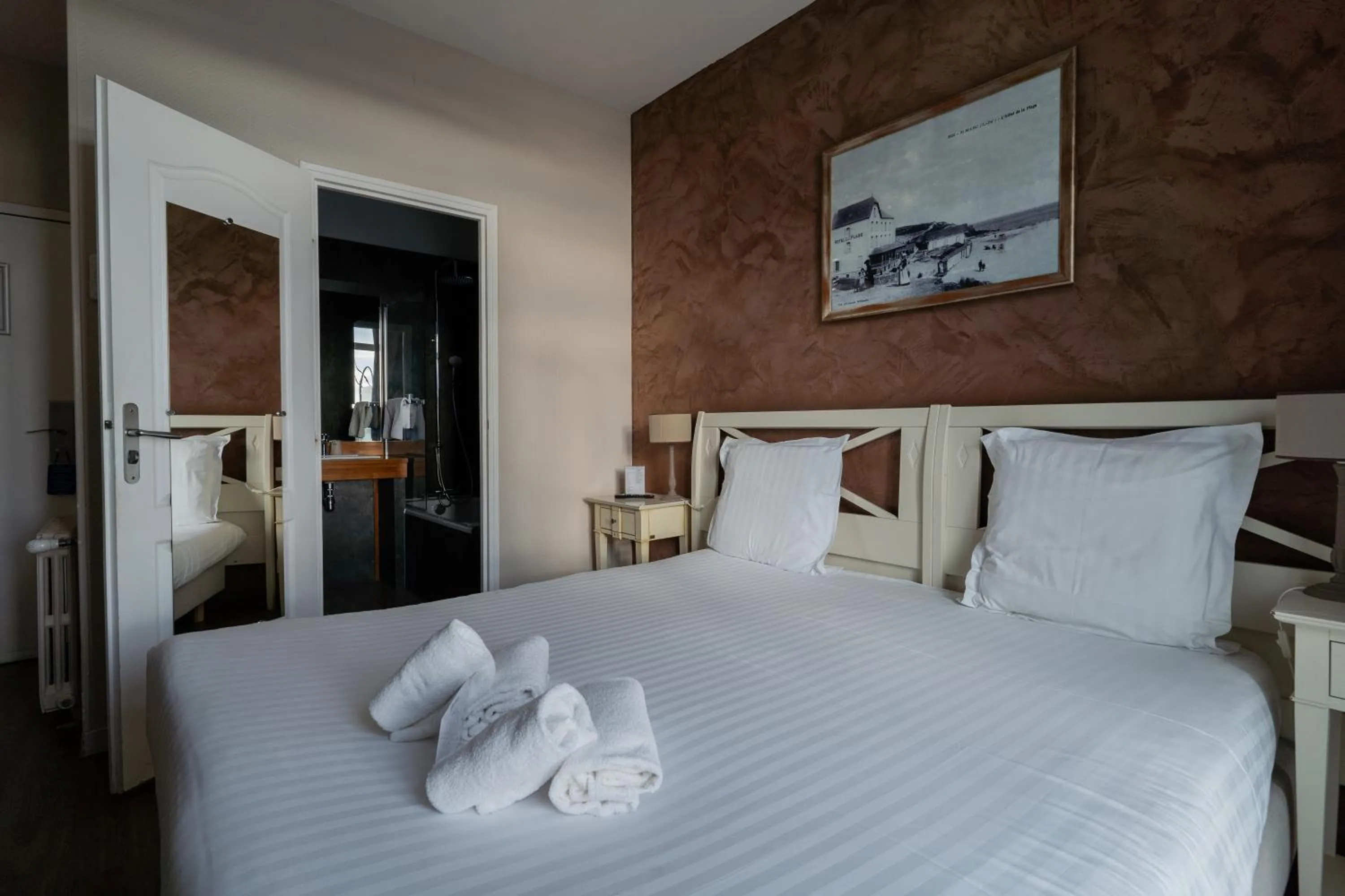 Bedroom, Bed in Best Western Hotel De La Plage Saint Marc sur Mer