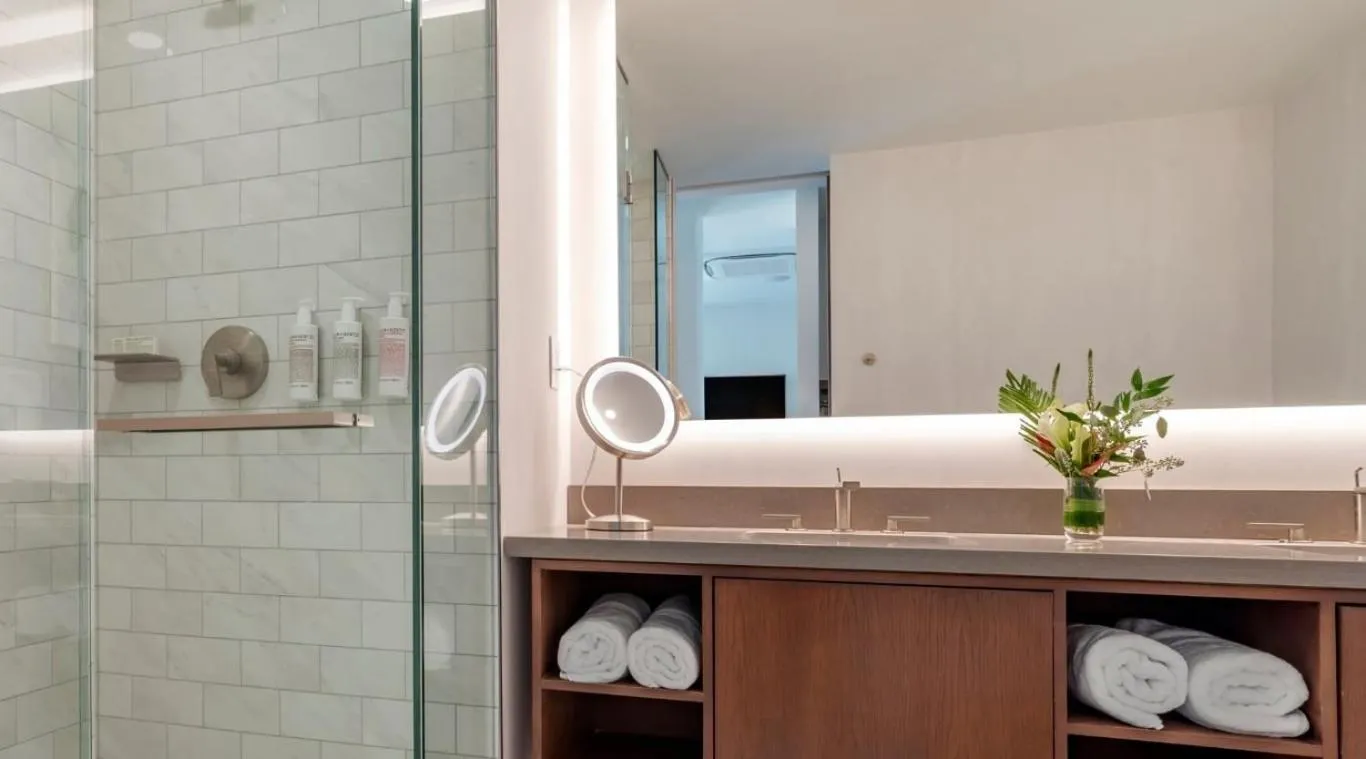 Shower in ONE11 Hotel