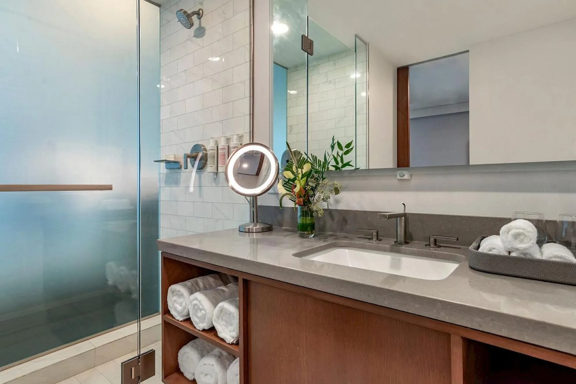 Shower in ONE11 Hotel