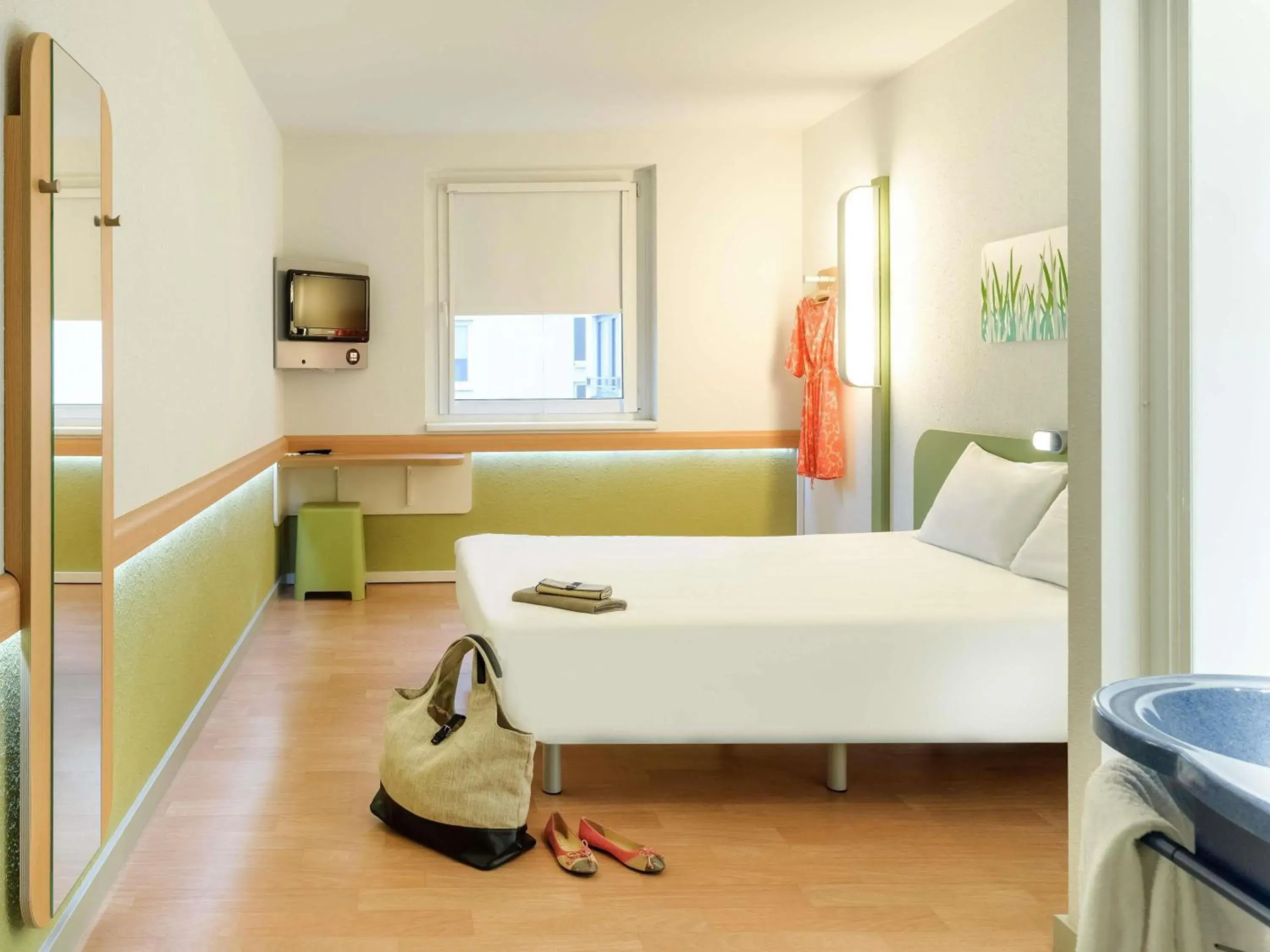 Standard Double Room - Mobility Accessible in Ibis budget Wien Sankt Marx Standard Double Room - Mobility Accessible in Ibis budget Wien Sankt Marx