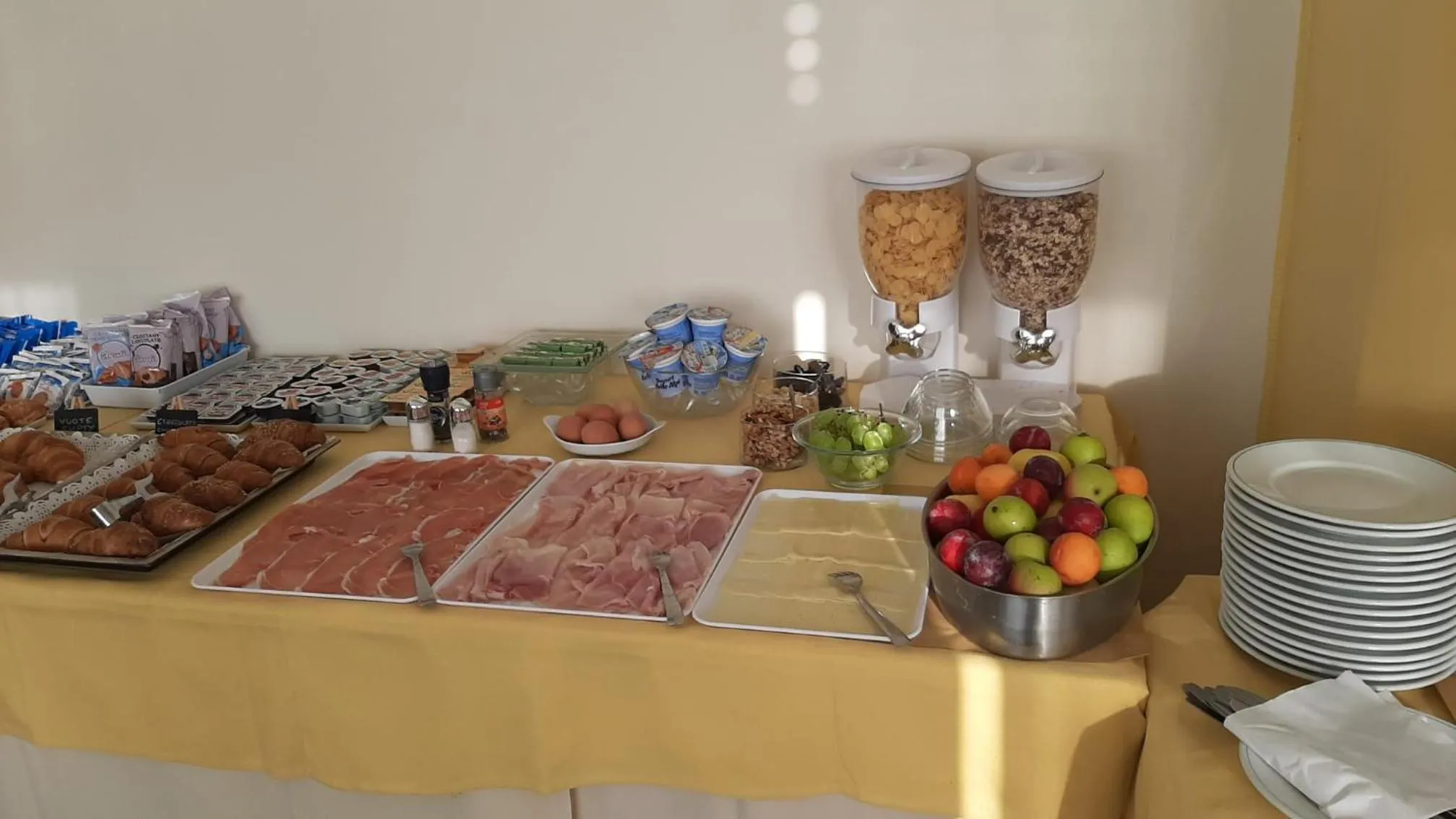 Buffet breakfast in Hotel Robinia