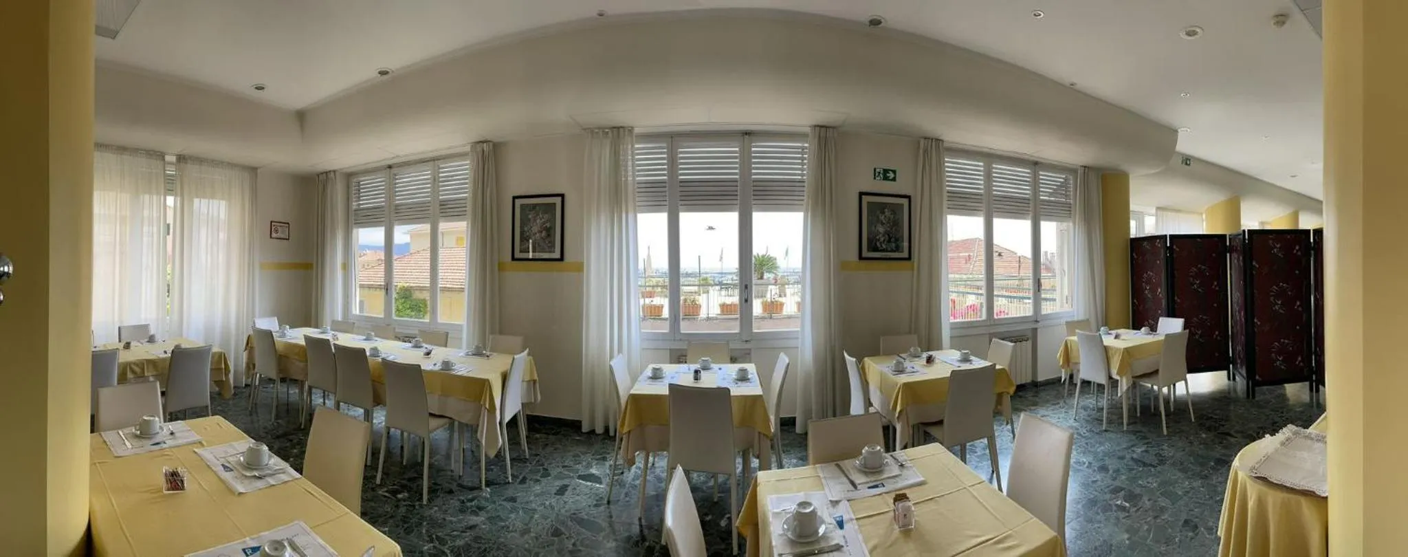 Restaurant/places to eat in Hotel Robinia
